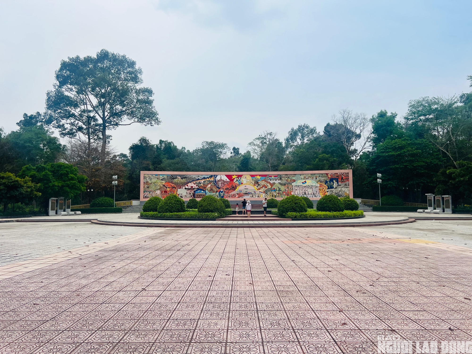 Hình ảnh người dân tham quan Căn cứ Trung ương Cục miền Nam dịp Lễ 30 - 4 - Ảnh 20.