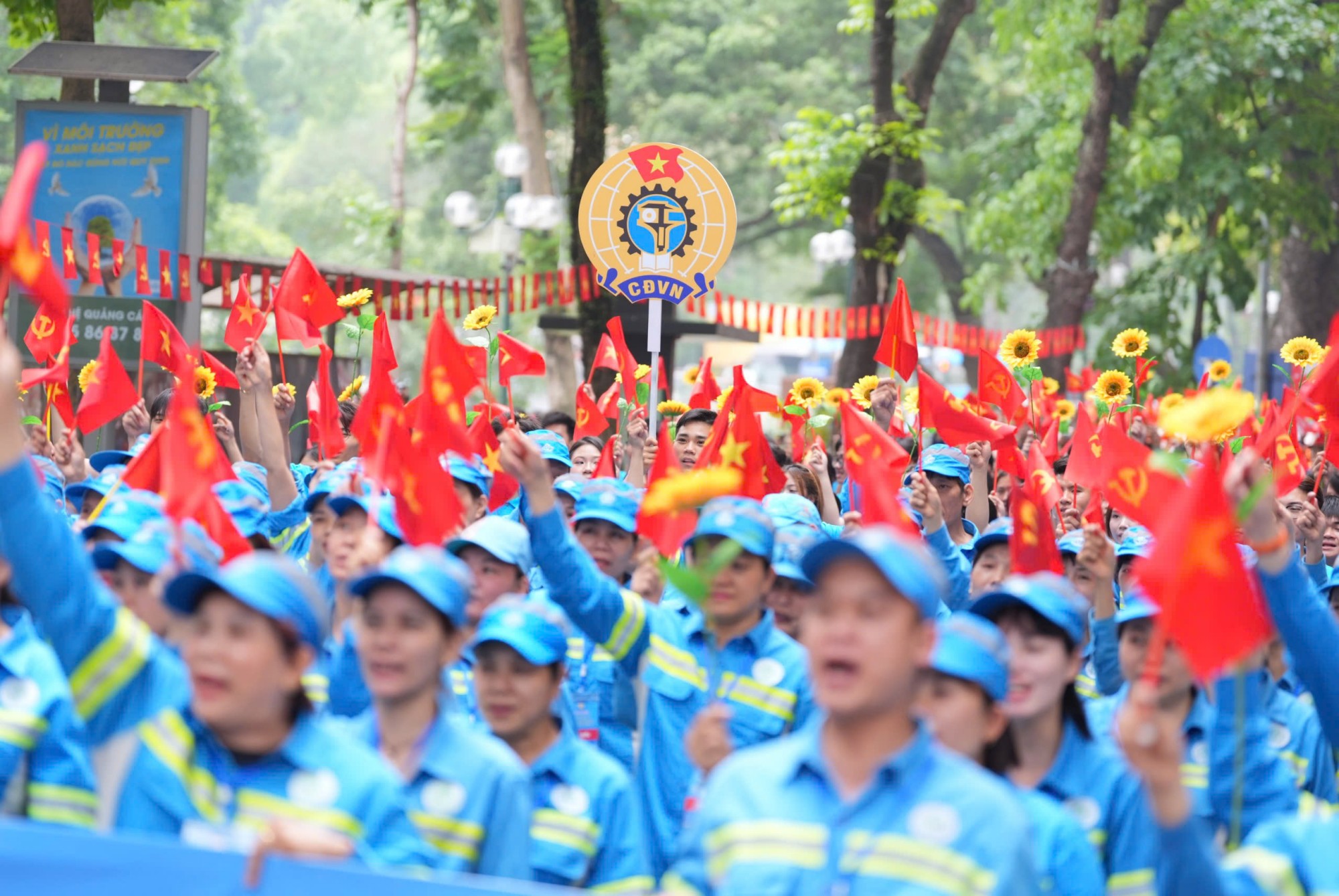 Thư ch&uacute;c mừng của Chủ tịch Tổng LĐLĐ Việt Nam nh&acirc;n kỷ niệm 140 năm Ng&agrave;y Quốc tế Lao Động - Ảnh 1.