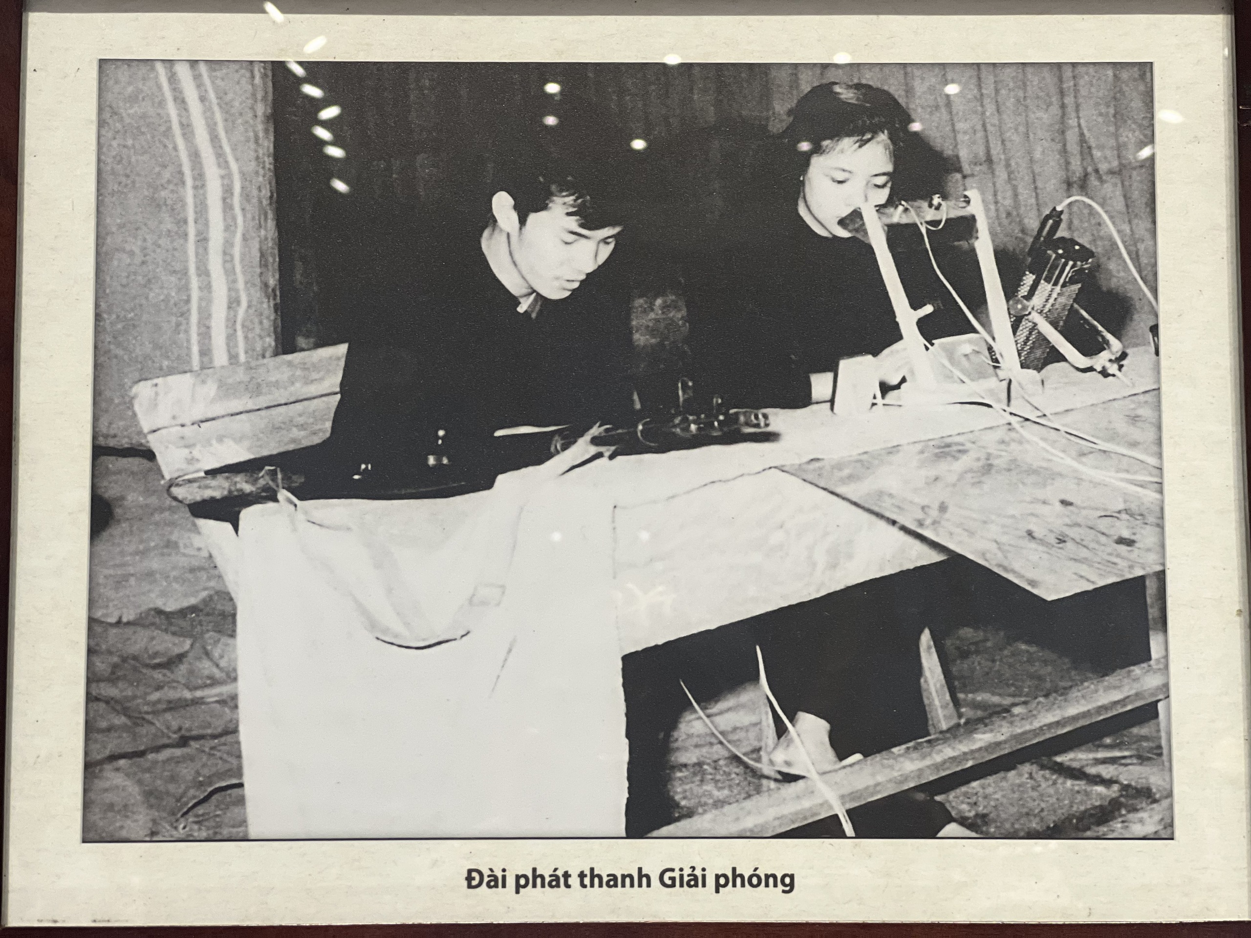 Hình ảnh người dân tham quan Căn cứ Trung ương Cục miền Nam dịp Lễ 30 - 4 - Ảnh 12.