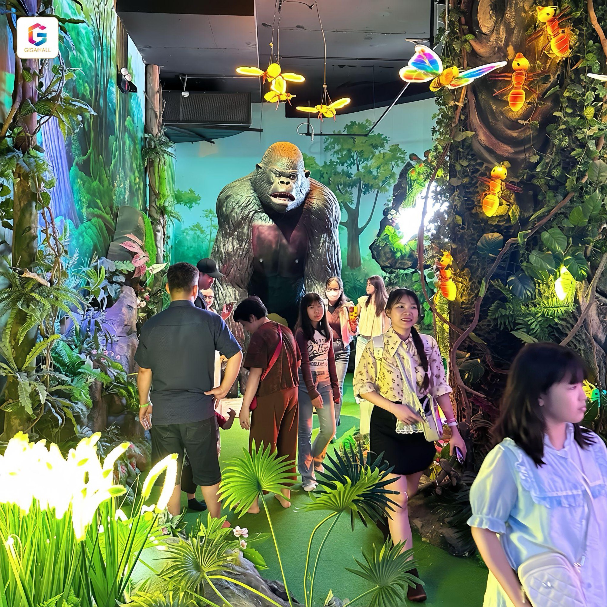 Kỳ nghỉ lễ 30-4, 1-5: Gigamall kín khách, giới trẻ đổ xô "check-in" khu giải trí công nghệ Gigaversal - Ảnh 3.