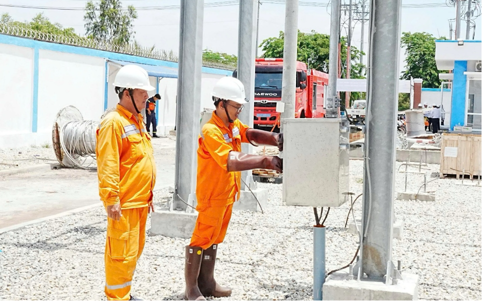 Điện lực miền Nam hoàn thành 51 công trình điện 110kV ngay đúng dịp lễ 30-4 và 1-5