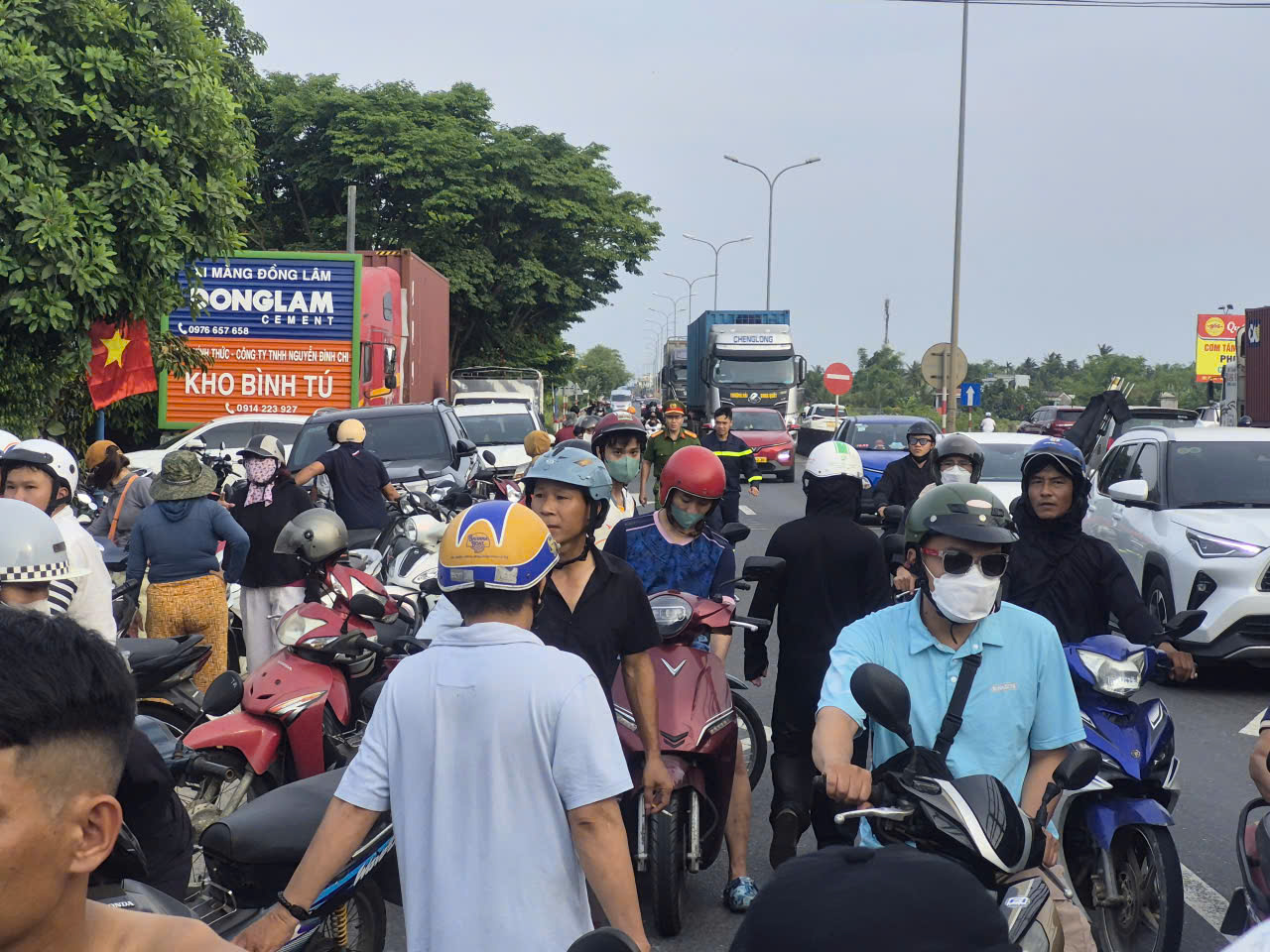 N&Oacute;NG: Ch&aacute;y &ocirc; t&ocirc; tại c&acirc;y xăng ở Đ&agrave; Nẵng, 2 người tử vong trong xe - Ảnh 3.