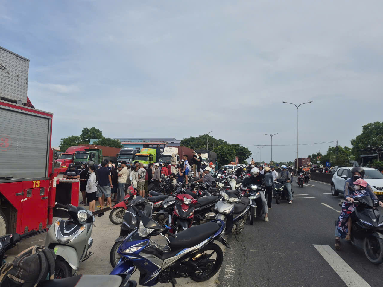 N&Oacute;NG: Ch&aacute;y &ocirc; t&ocirc; tại c&acirc;y xăng ở Đ&agrave; Nẵng, 2 người tử vong trong xe - Ảnh 4.