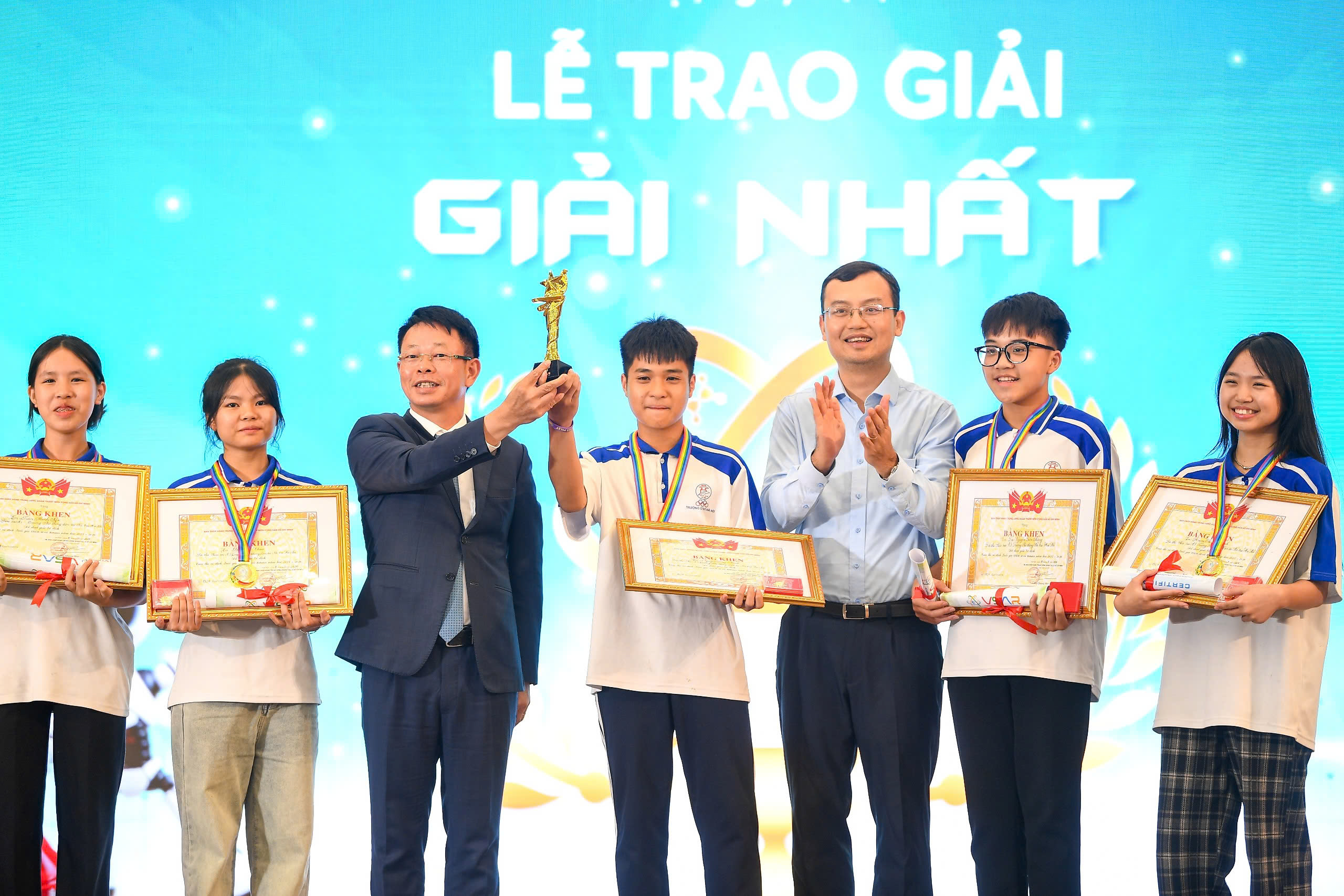 5 đội xuất sắc giành giải nhất Vô địch Quốc gia STEM, AI và Robotics - Ảnh 4.