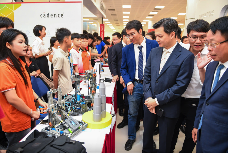 5 đội xuất sắc giành giải nhất Vô địch Quốc gia STEM, AI và Robotics - Ảnh 1.
