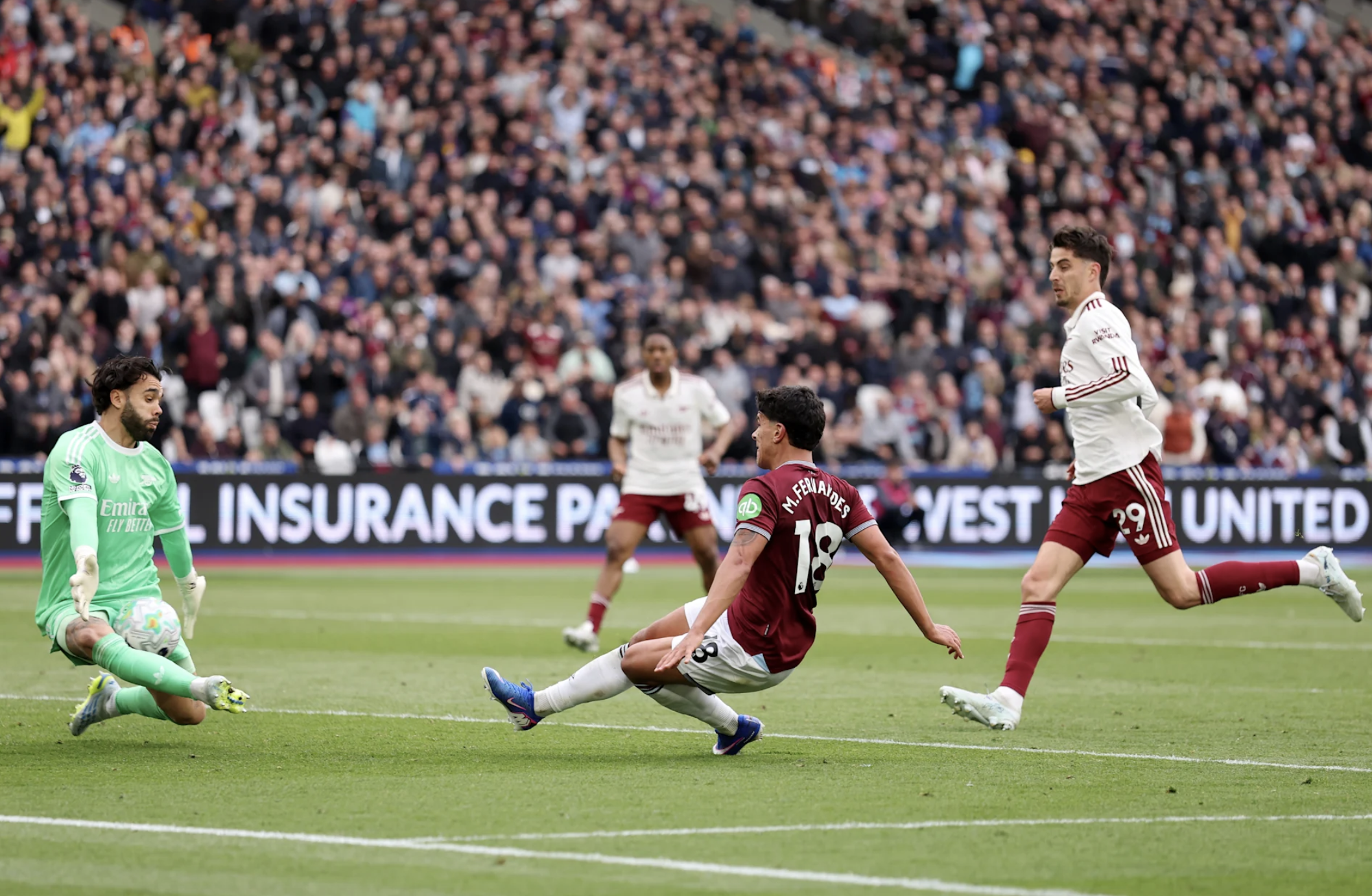 Arsenal thắng nghẹt thở West Ham, &aacute;p s&aacute;t ng&ocirc;i v&ocirc; địch Premier League - Ảnh 3.