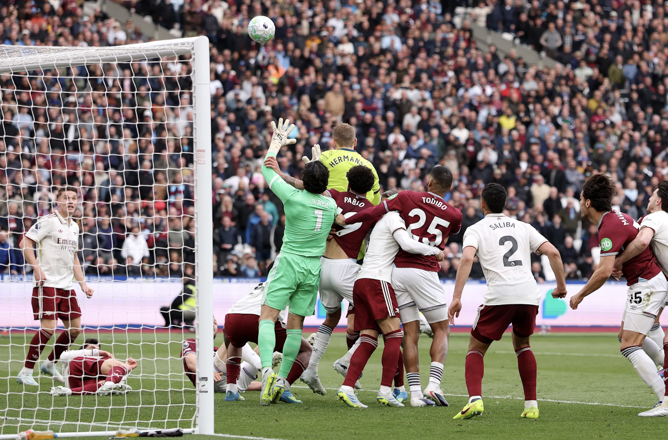 Arsenal thắng nghẹt thở West Ham, &aacute;p s&aacute;t ng&ocirc;i v&ocirc; địch Premier League - Ảnh 5.