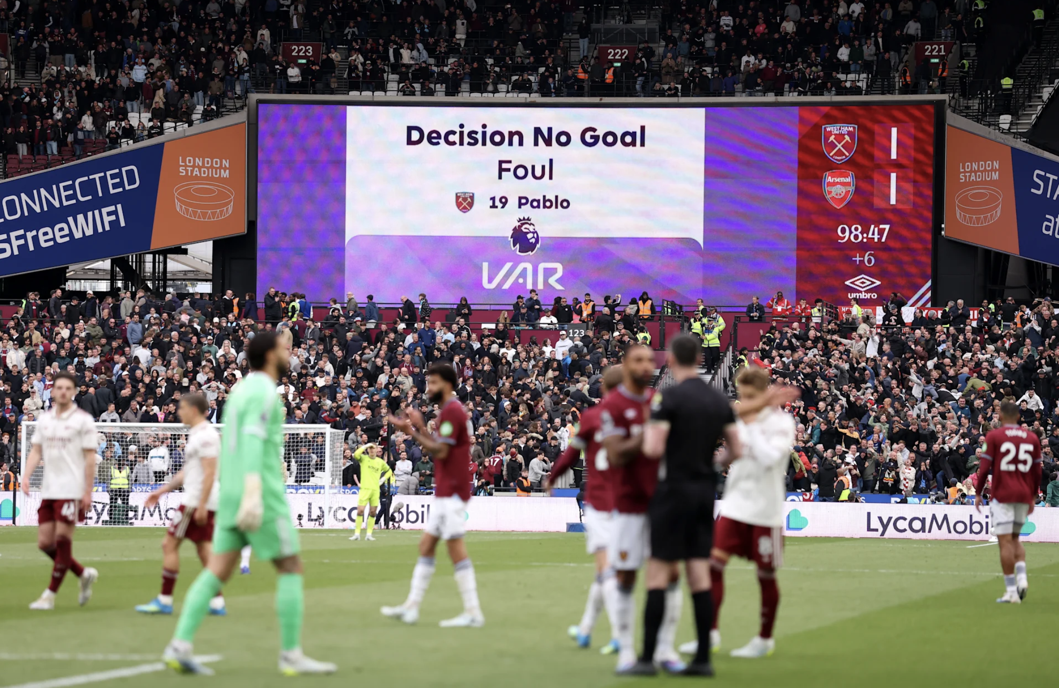 Arsenal thắng nghẹt thở West Ham, &aacute;p s&aacute;t ng&ocirc;i v&ocirc; địch Premier League - Ảnh 6.