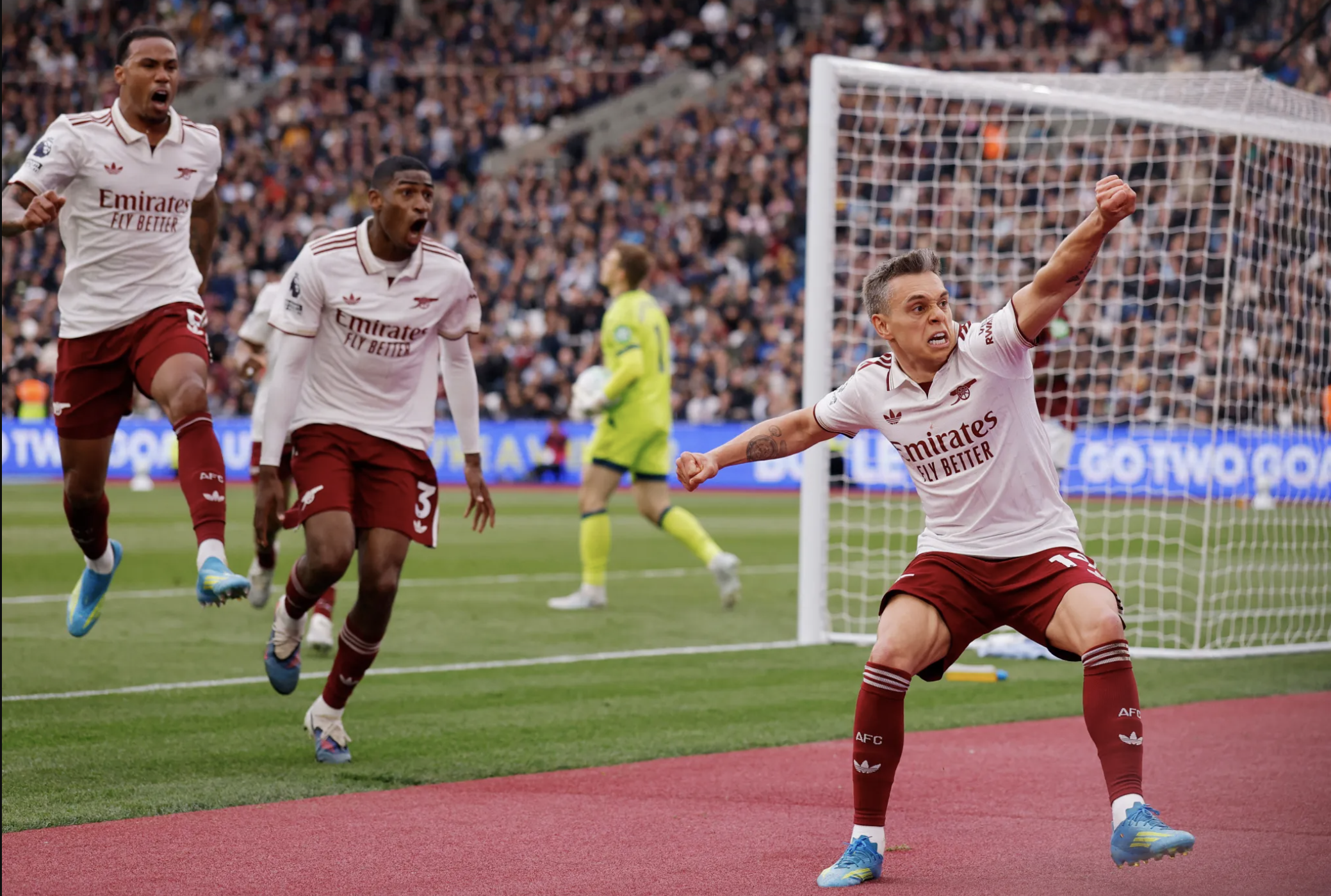 Arsenal thắng nghẹt thở West Ham, &aacute;p s&aacute;t ng&ocirc;i v&ocirc; địch Premier League - Ảnh 4.