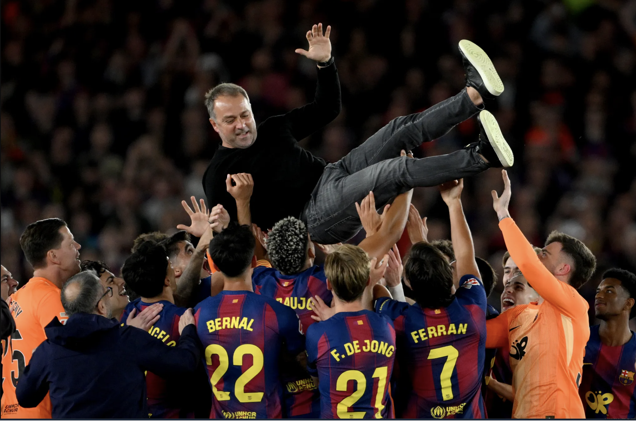 Barcelona quật ngã Real Madrid, đăng quang đêm La Liga đầy cảm xúc - Ảnh 6.