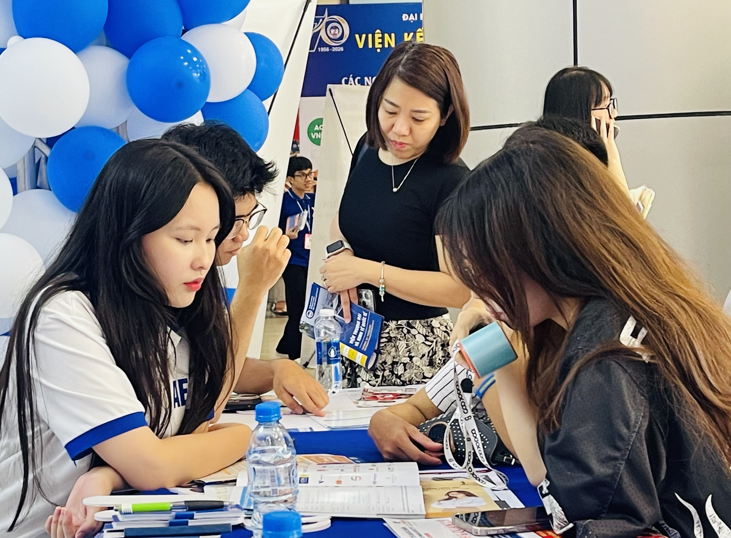 ĐH Kinh tế Quốc dân tuyển 9000 chỉ tiêu, mở thêm 15 ngành, chương trình mới - Ảnh 1.