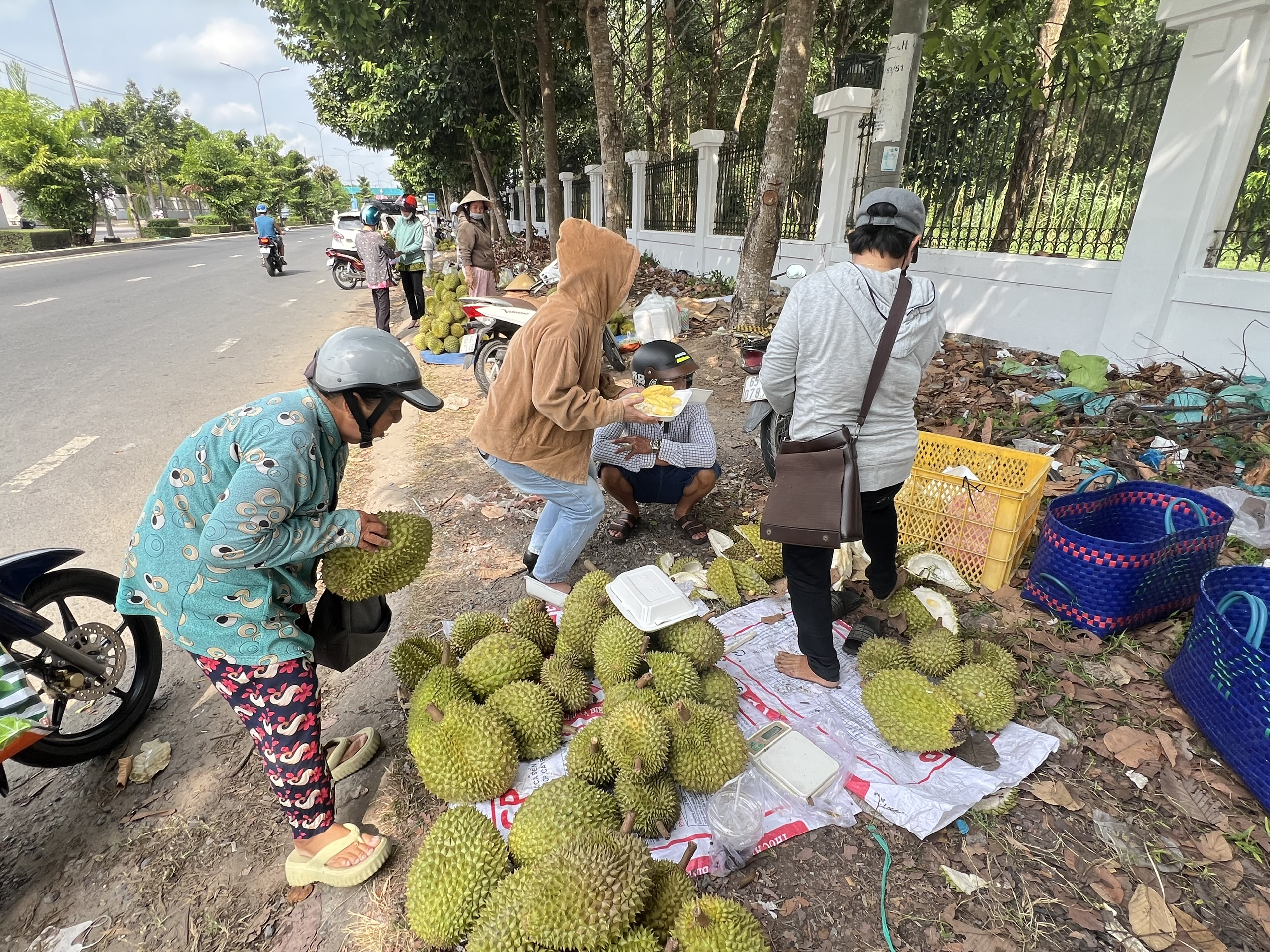 VIDEO: Con đường "thơm nức" nhất Cần Thơ hút người mua suốt ngày - Ảnh 8.