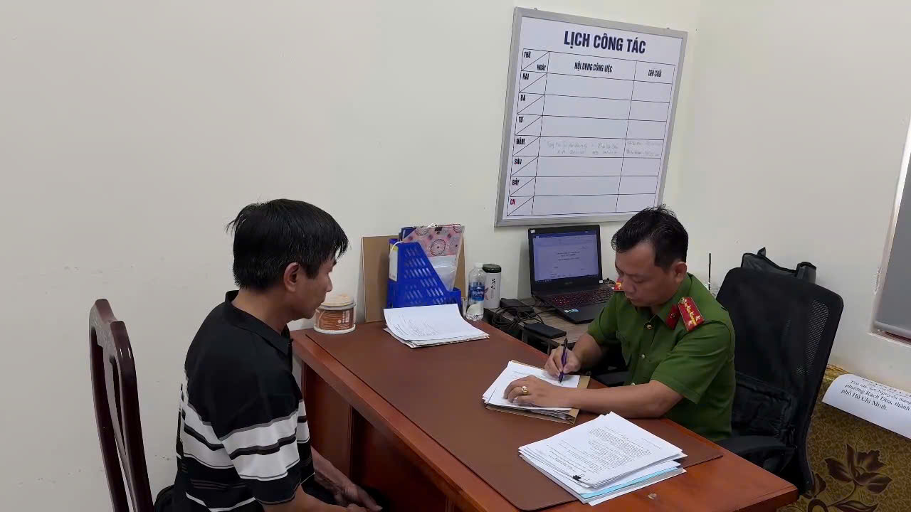 Công an điều tra vụ shipper bị đánh vì không cắt lông chó tại TPHCM - Ảnh 1.