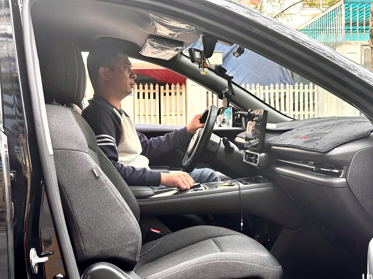 T&agrave;i xế dịch vụ n&oacute;i về VinFast Limo Green: &ldquo;Xe chạy nh&agrave;n, kh&aacute;ch khen &ecirc;m, v&iacute; tiền rủng rỉnh" - Ảnh 2.