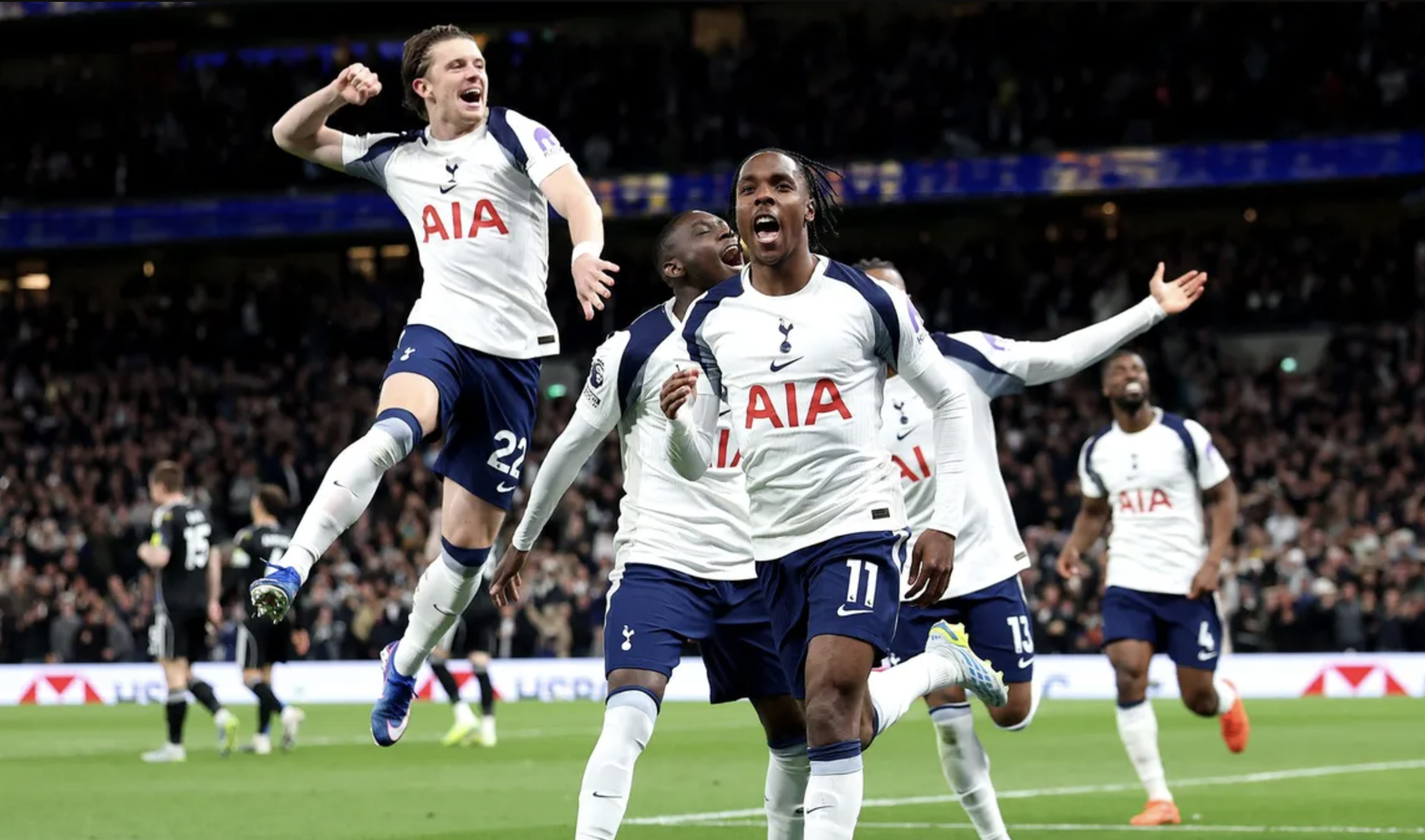 Người hùng Mathys Tel thành "tội đồ", Tottenham đánh rơi chiến thắng trước Leeds - Ảnh 4.