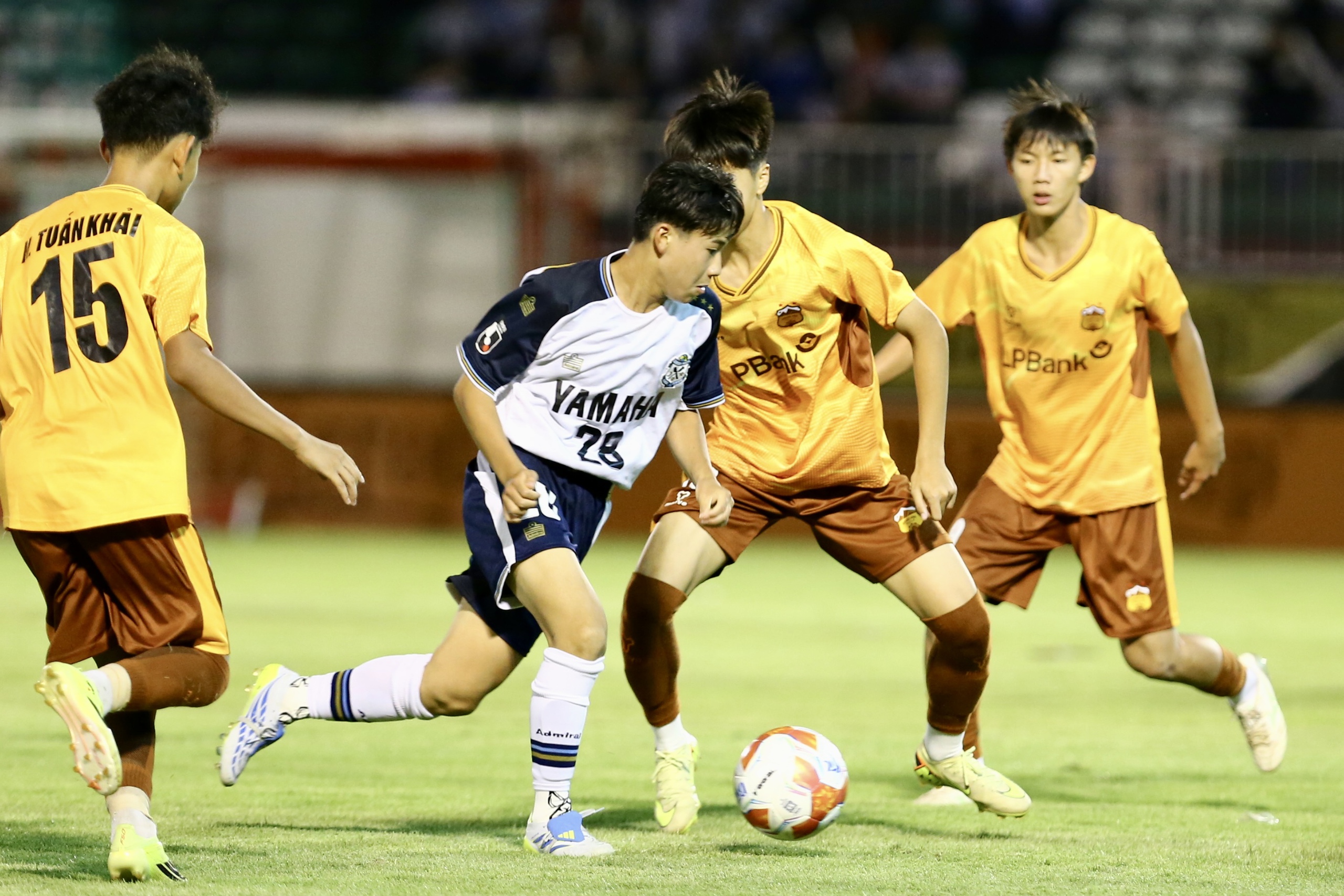 Ch&aacute;u Văn To&agrave;n ghi b&agrave;n gi&uacute;p U14 HAGL thắng đại diện Nhật Bản - Ảnh 4.