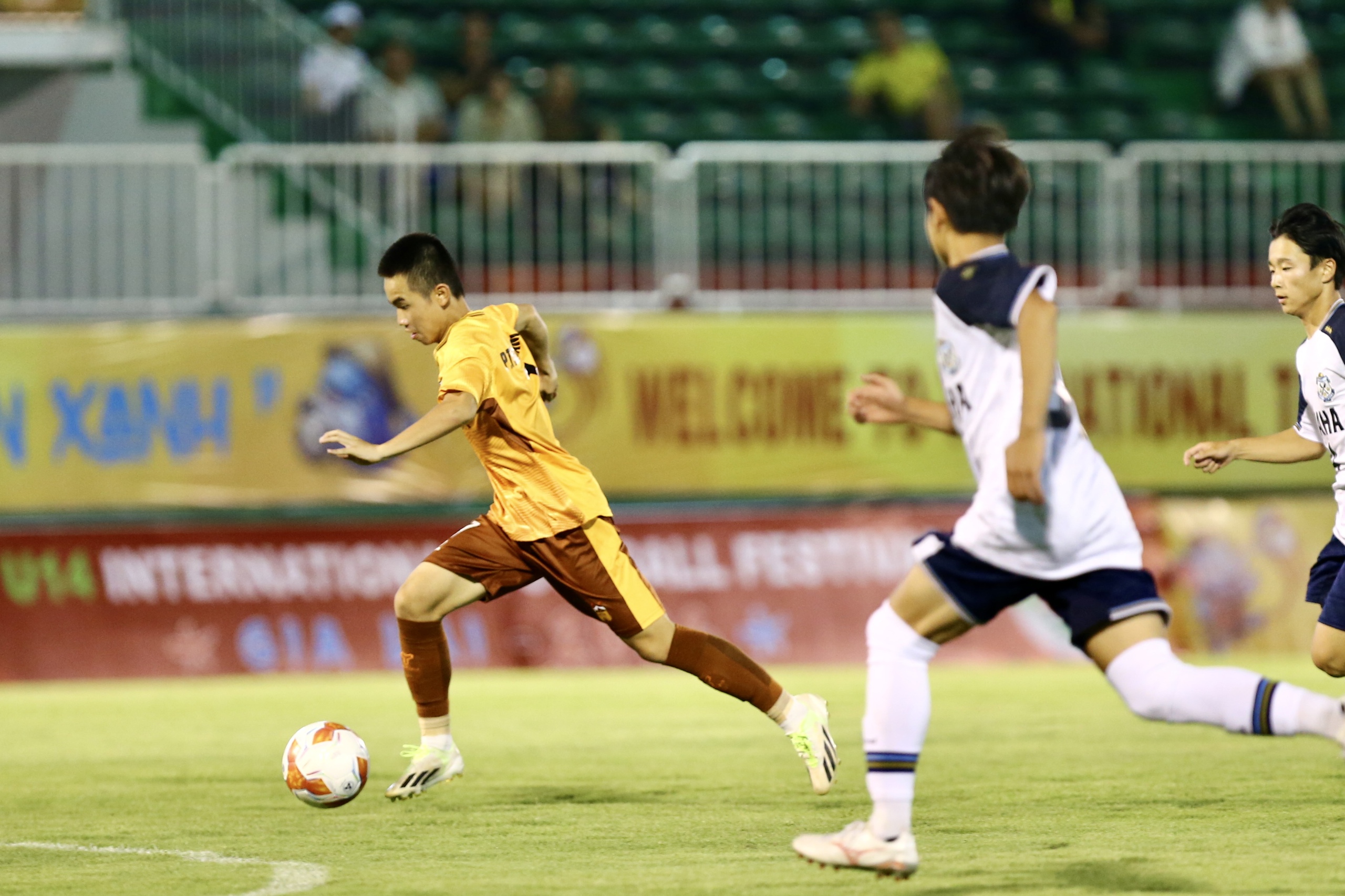 Ch&aacute;u Văn To&agrave;n ghi b&agrave;n gi&uacute;p U14 HAGL thắng đại diện Nhật Bản - Ảnh 3.