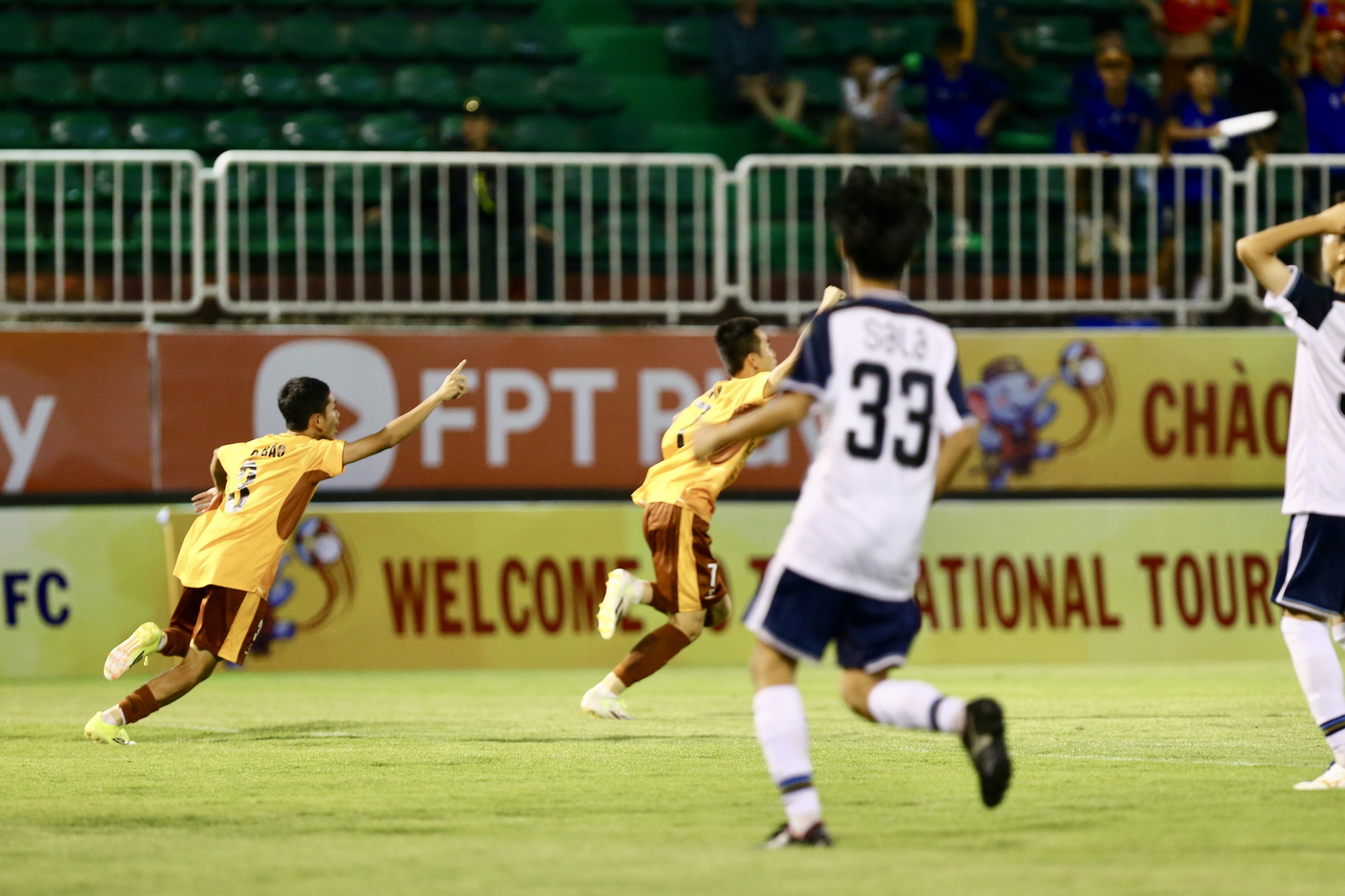 Ch&aacute;u Văn To&agrave;n ghi b&agrave;n gi&uacute;p U14 HAGL thắng đại diện Nhật Bản - Ảnh 7.