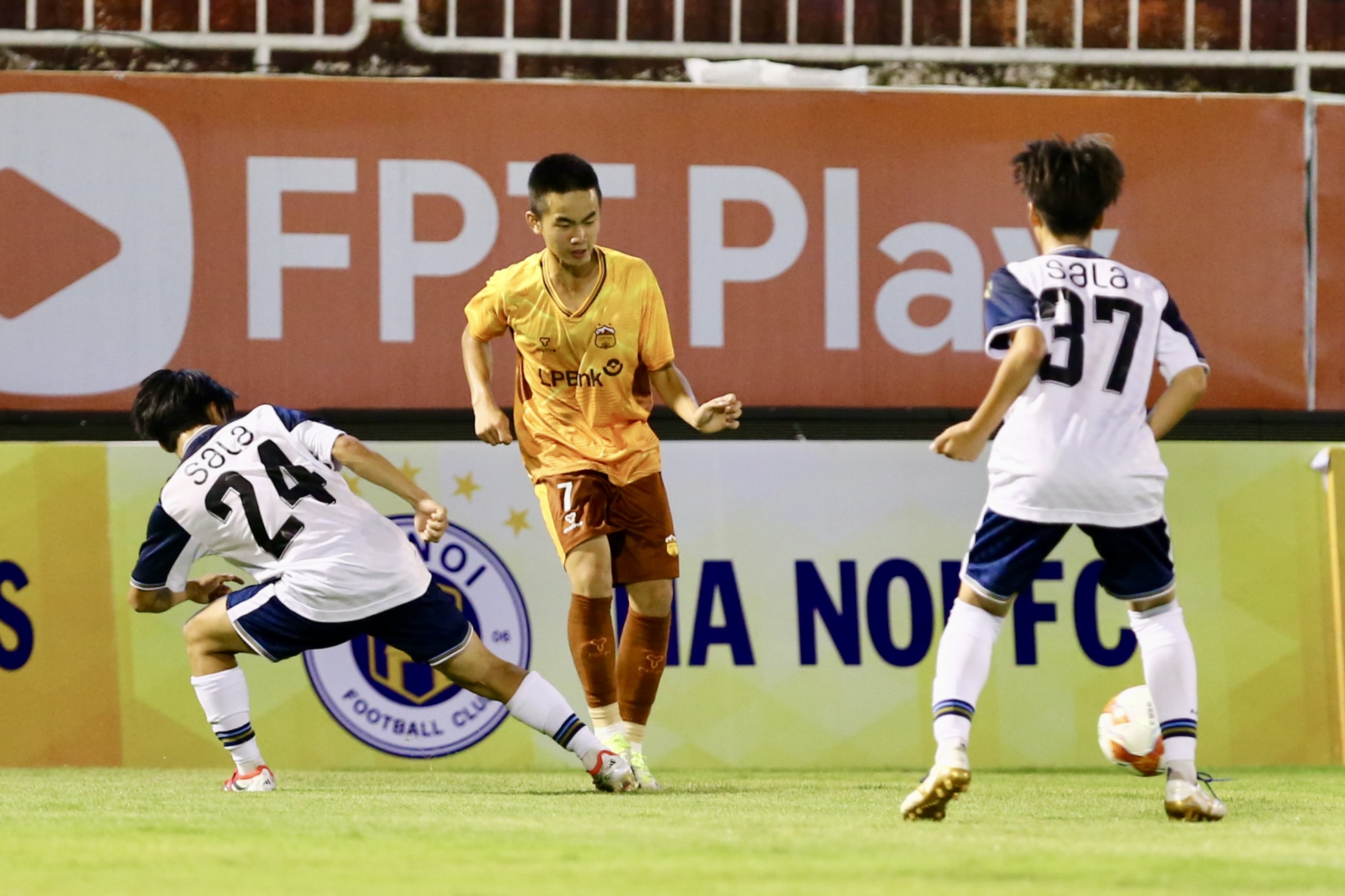 Ch&aacute;u Văn To&agrave;n ghi b&agrave;n gi&uacute;p U14 HAGL thắng đại diện Nhật Bản - Ảnh 6.