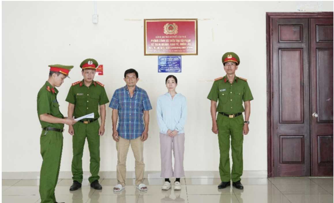 Gi&aacute;m đốc v&agrave; vợ sản xuất nước hoa giả tại Cần Thơ bị khởi tố - Ảnh 1.