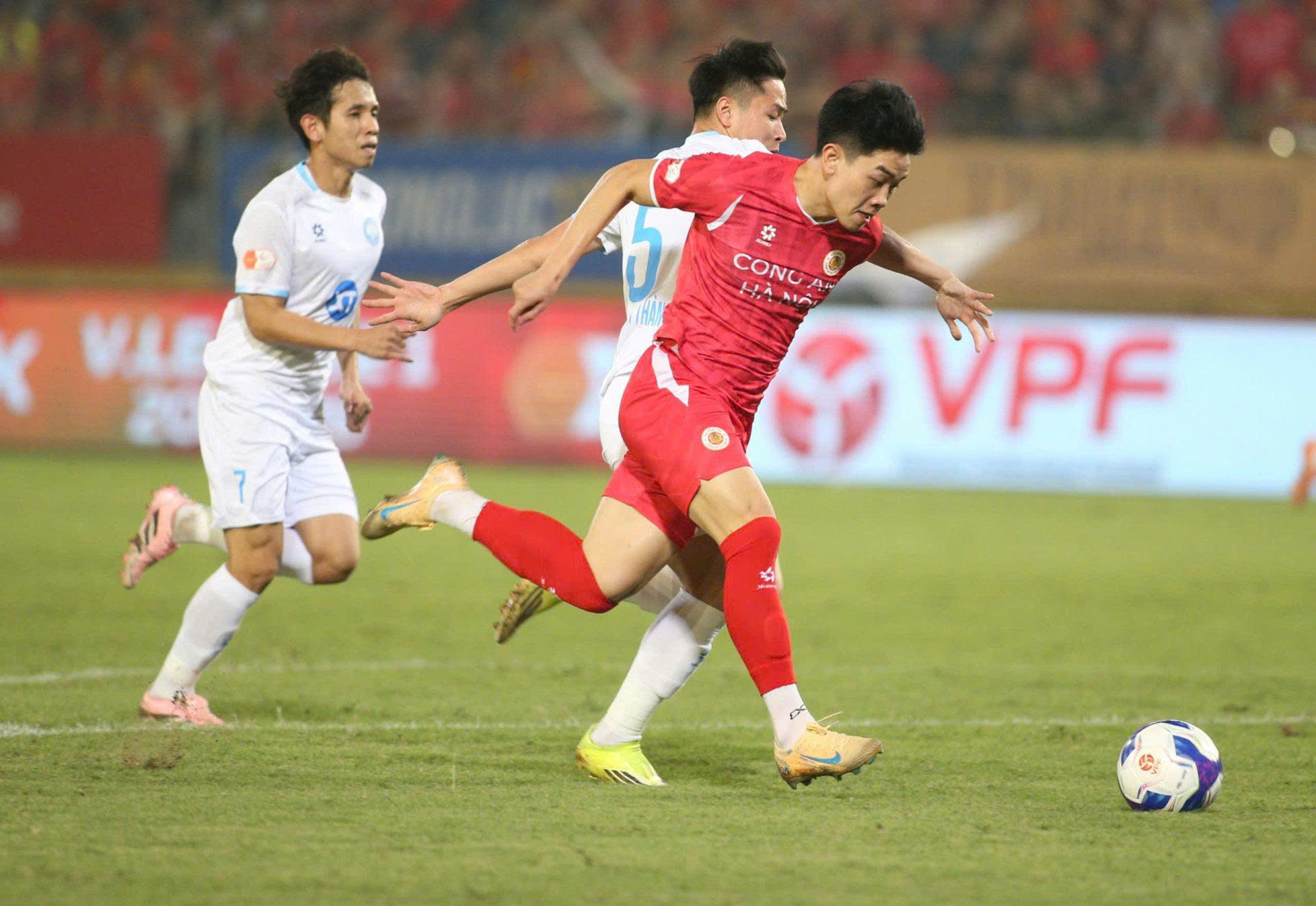 Vòng 22 V-League: Ninh Bình trở lại top 3, Công an Hà Nội áp sát ngôi vương - Ảnh 3.
