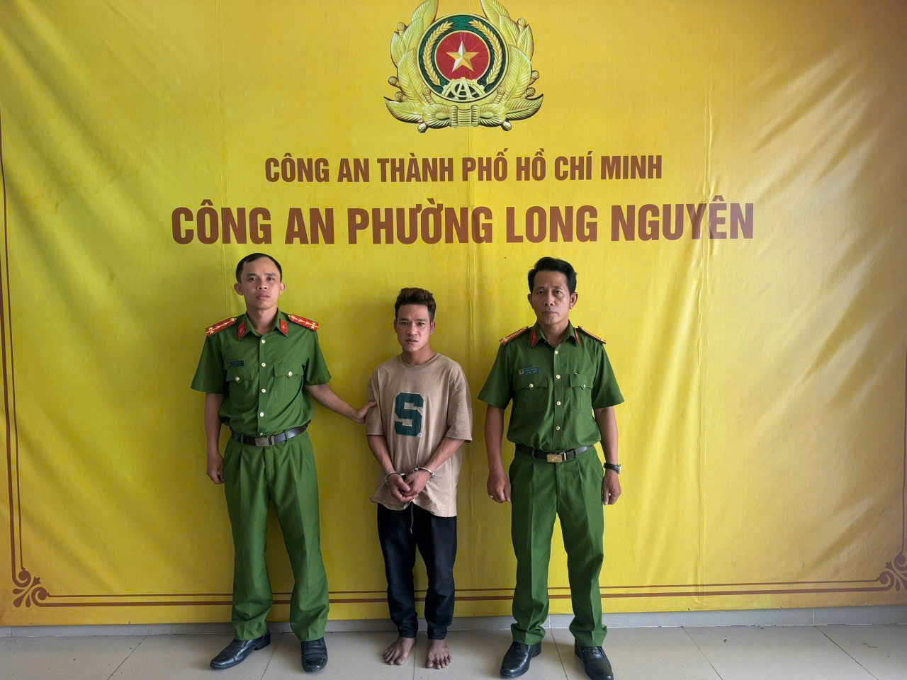 Đột nhập miếu thờ , trộm dây chuyền vàng trên tượng Phật gây chấn động xã hội 2026 - Ảnh 1.