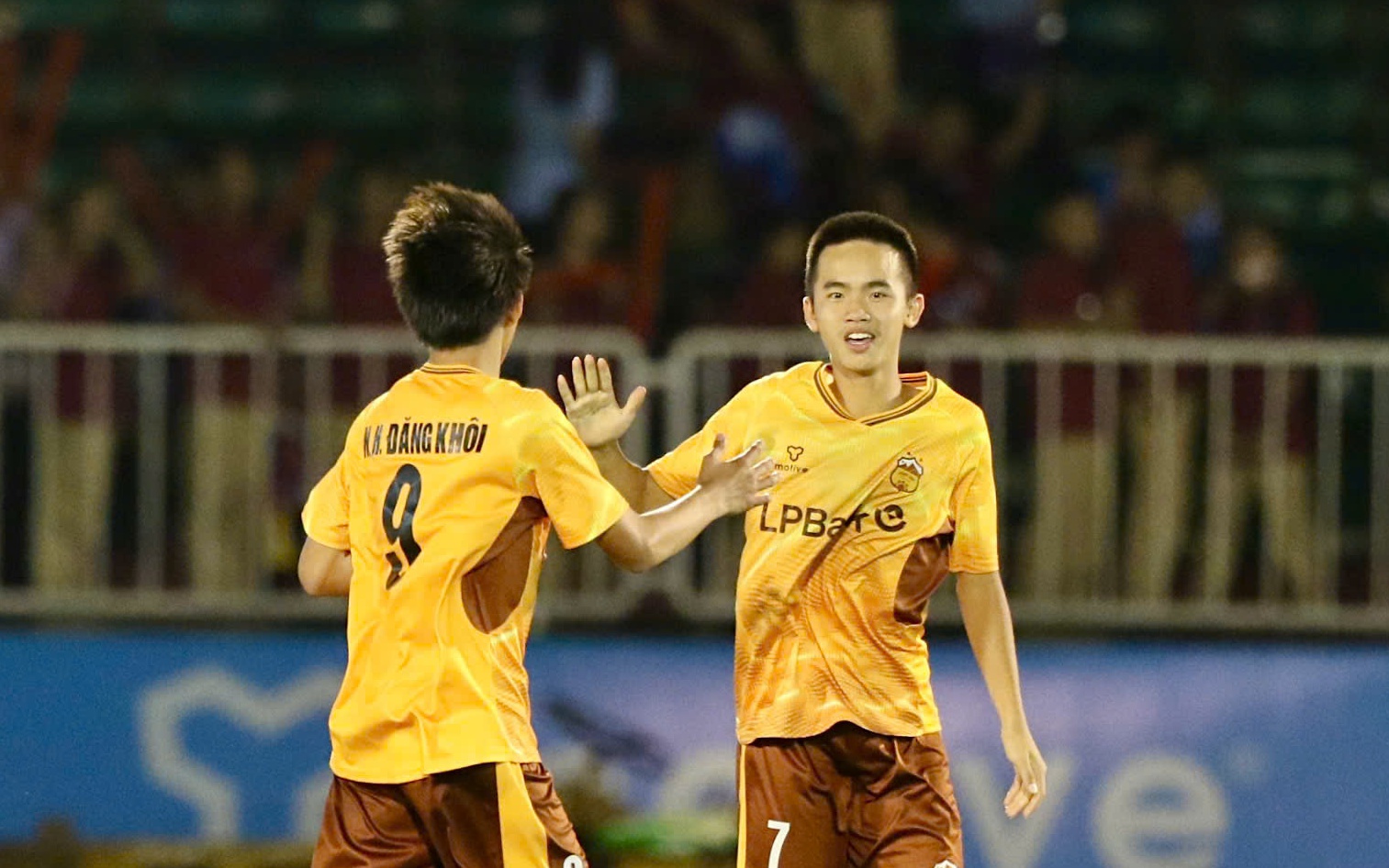 Cháu Văn Toàn ghi bàn giúp U14 HAGL thắng đại diện Nhật Bản