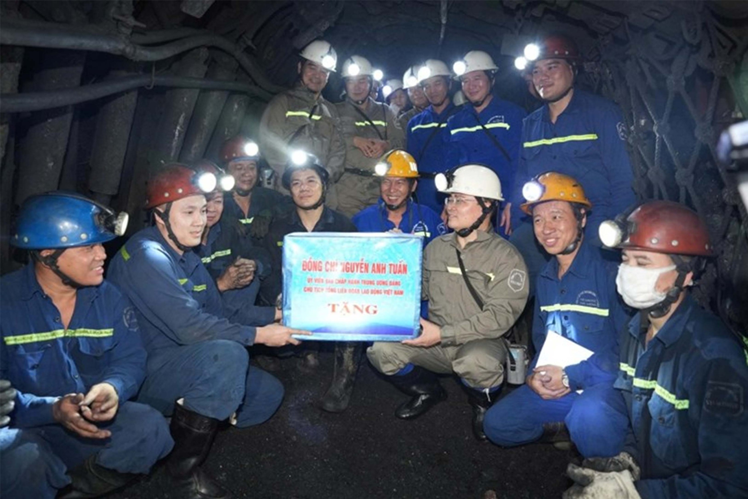 B&aacute;o in ng&agrave;y 13-5: Từ ng&agrave;y 21-5: Bắt buộc d&ugrave;ng hệ thống khai b&aacute;o lưu tr&uacute; mới - Ảnh 4.