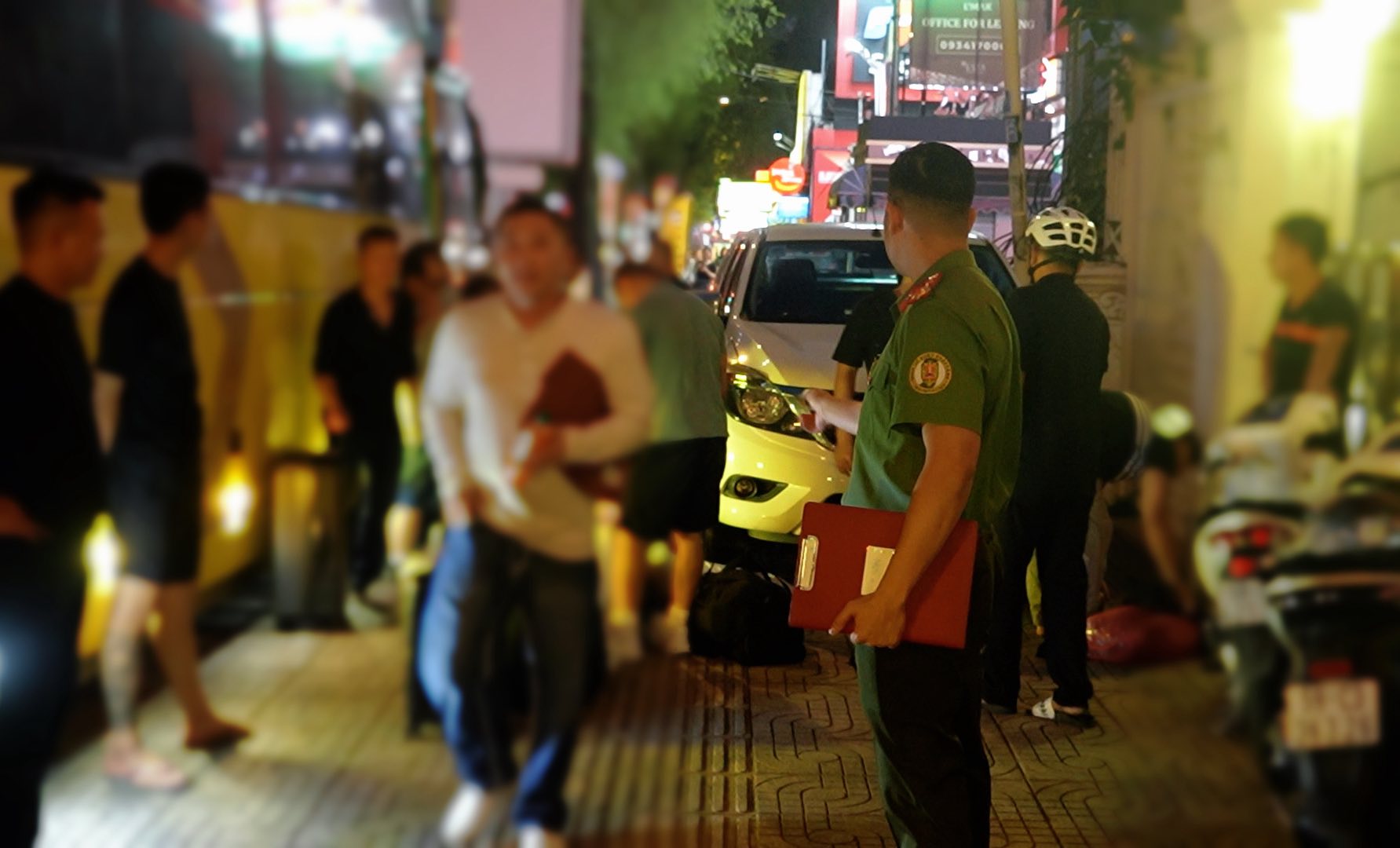 Công an TPHCM tiếp nhận 33 công dân bị Mỹ trục xuất - Ảnh 1.