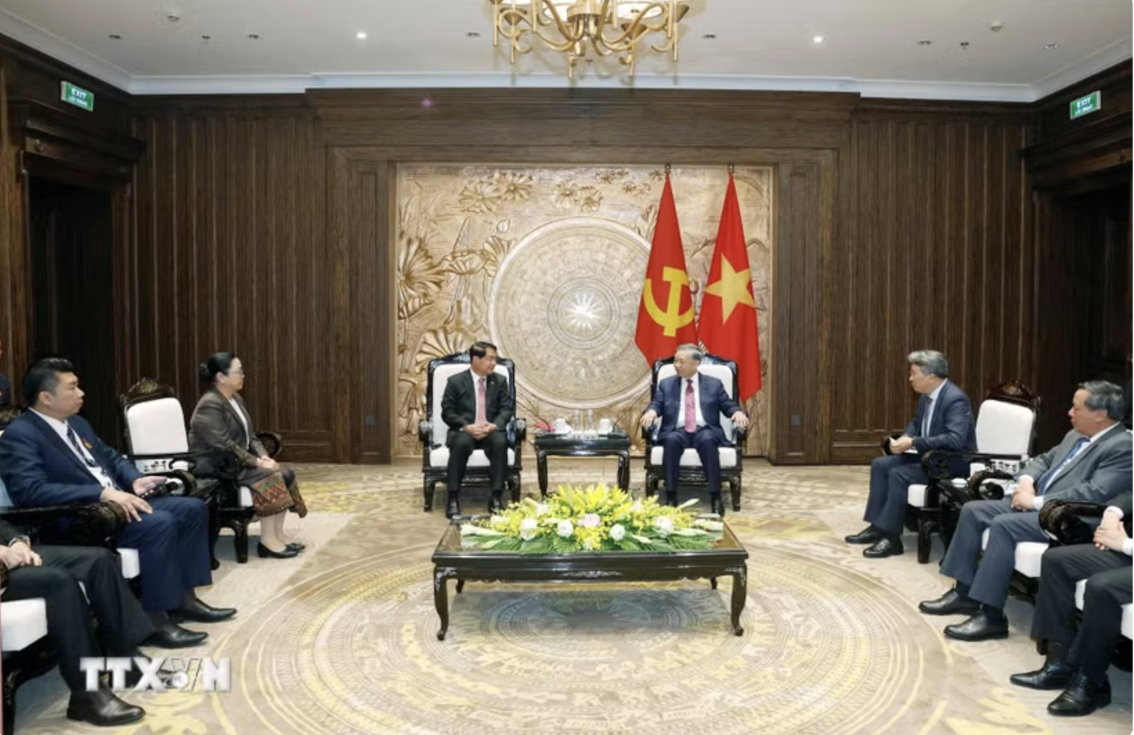 Tổng B&iacute; thư, Chủ tịch nước T&ocirc; L&acirc;m: H&agrave; Nội v&agrave; Vi&ecirc;ng Chăn phải đi đầu trong hợp t&aacute;c địa phương - Ảnh 2.