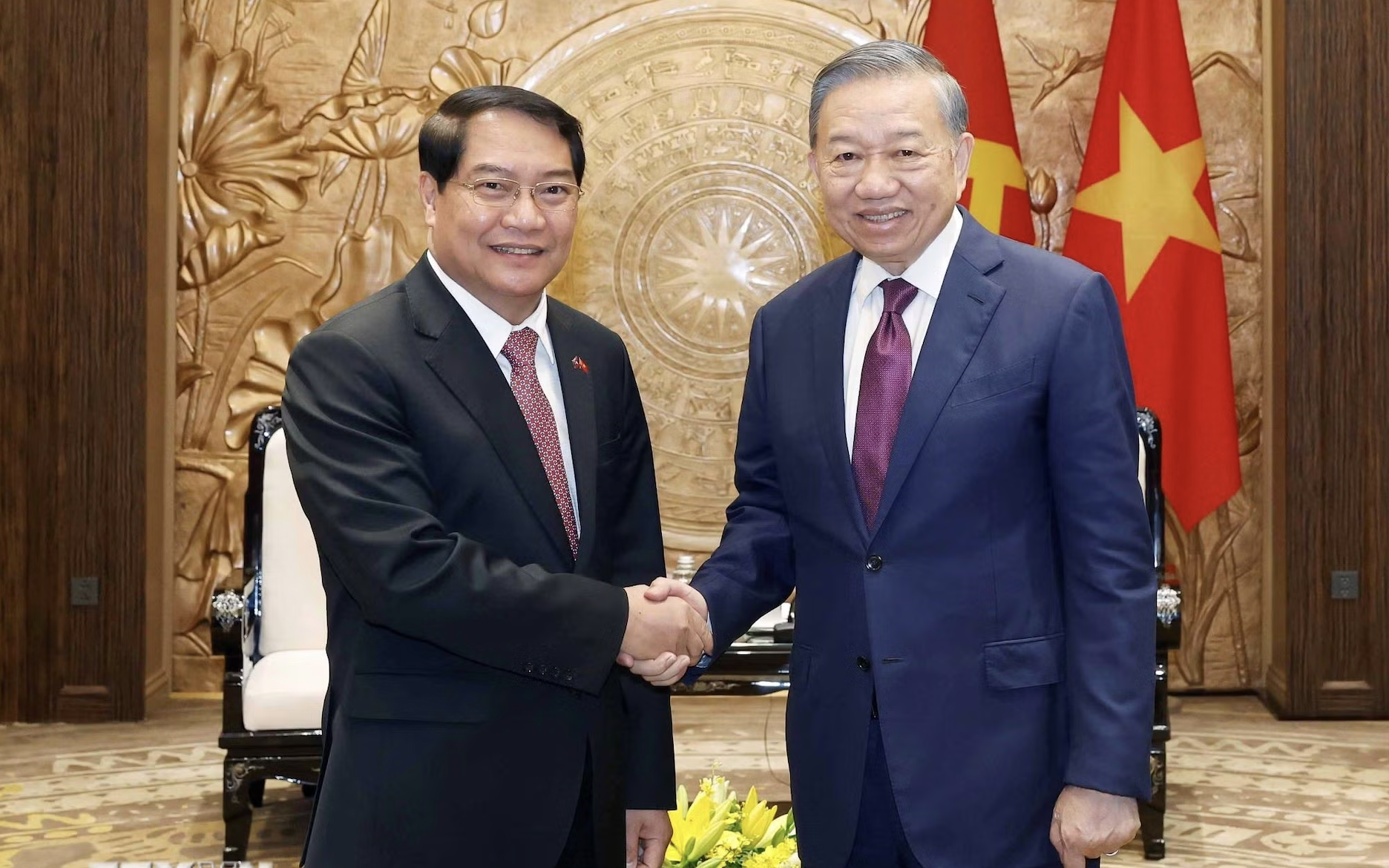 Tổng B&iacute; thư, Chủ tịch nước: H&agrave; Nội phải d&aacute;m th&iacute; điểm, phải chấp nhận đổi mới mạnh mẽ - Ảnh 2.