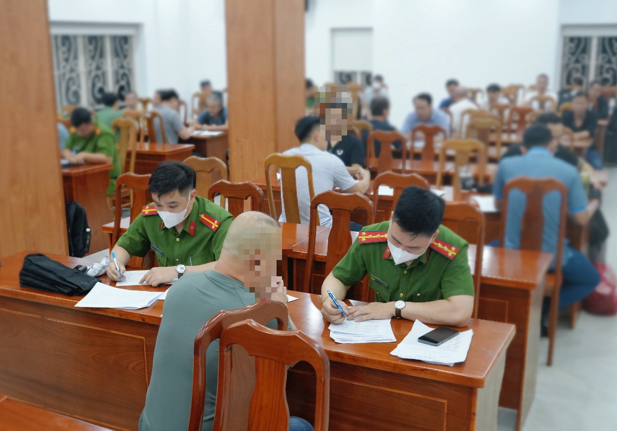 Công an TPHCM tiếp nhận 33 công dân bị Mỹ trục xuất - Ảnh 5.