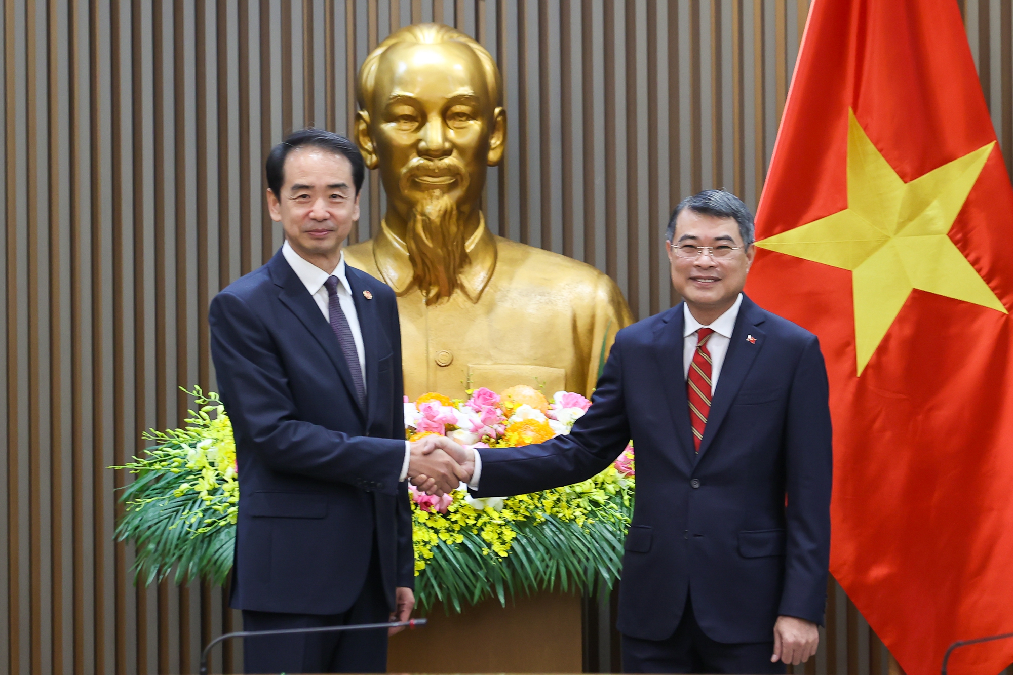 Thủ tướng Lê Minh Hưng: Việt - Trung thúc đẩy thương mại phát triển cân bằng, lành mạnh, bền vững - Ảnh 1.