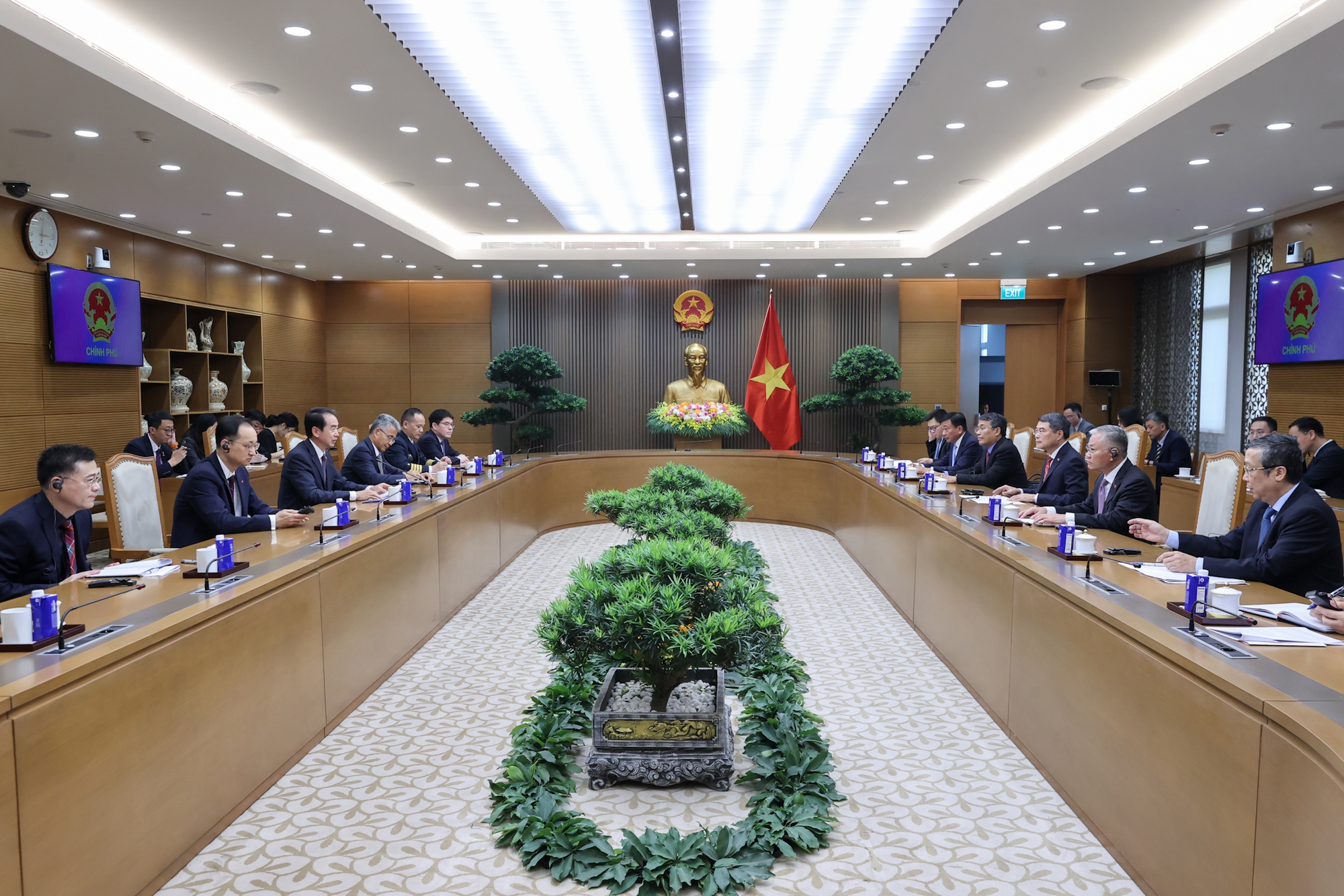 Thủ tướng Lê Minh Hưng: Việt - Trung thúc đẩy thương mại phát triển cân bằng, lành mạnh, bền vững - Ảnh 2.