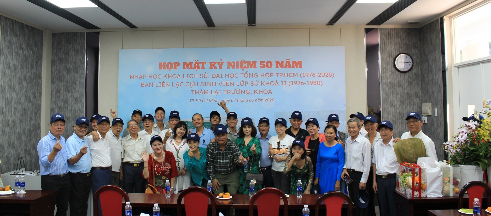 Cuộc thi "Tôi yêu thành phố của tôi": Lớp sinh viên Trường Đại học Tổng hợp năm ấy - Ảnh 2.