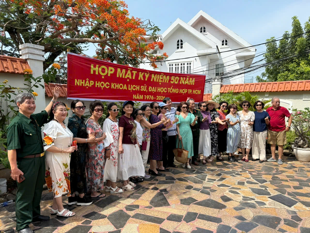 Cuộc thi "Tôi yêu thành phố của tôi": Lớp sinh viên Trường Đại học Tổng hợp năm ấy - Ảnh 3.