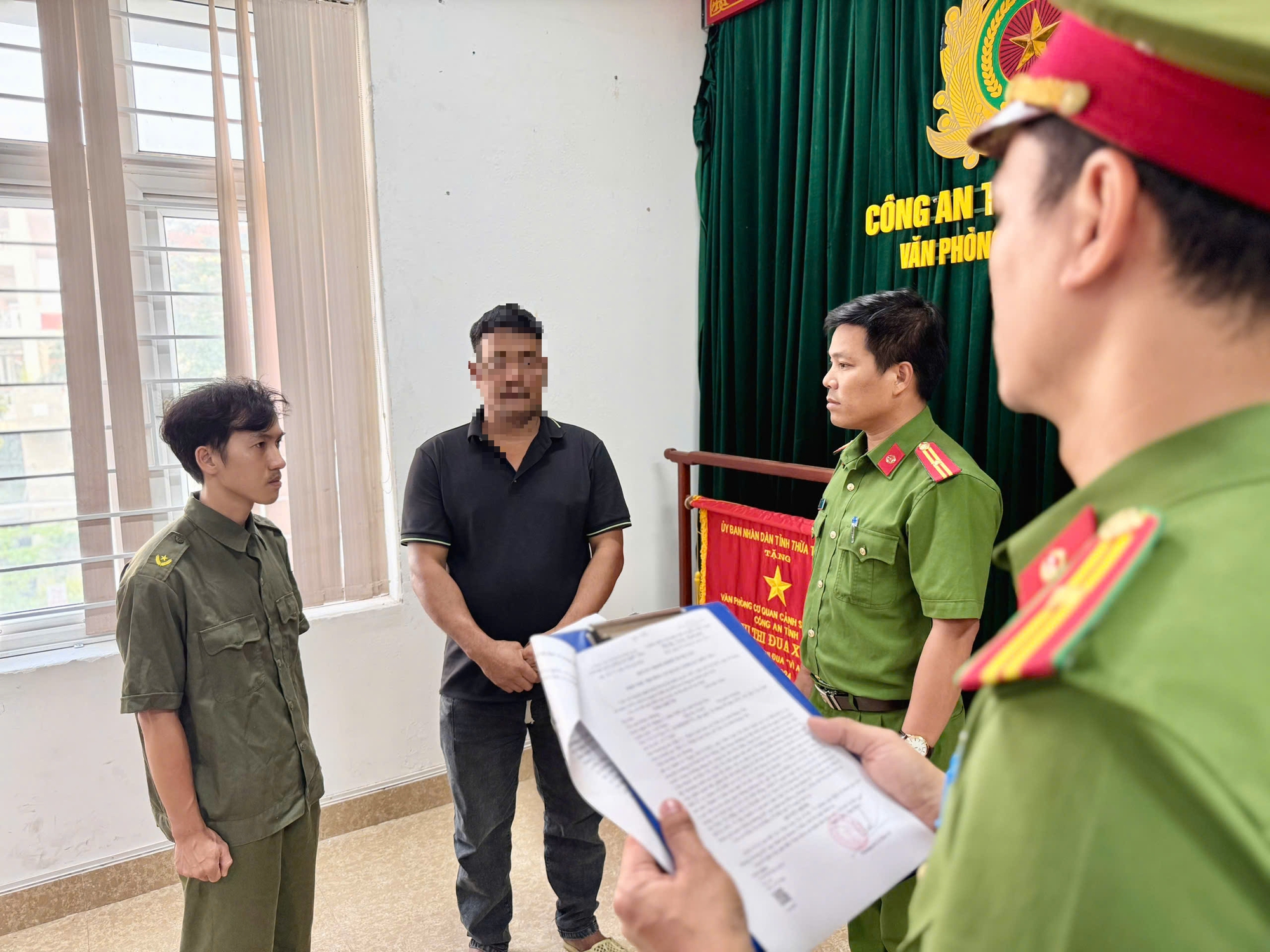 T&agrave;i xế xe tải g&acirc;y tai nạn giao th&ocirc;ng nghi&ecirc;m trọng tr&ecirc;n cao tốc La Sơn - h&ograve;a Li&ecirc;n - Ảnh 1.