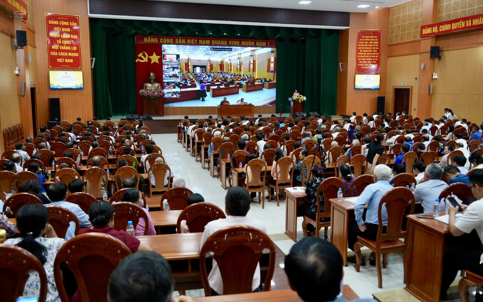 Hơn 50 nghị quyết nâng tầm vóc TPHCM - Ảnh 2.