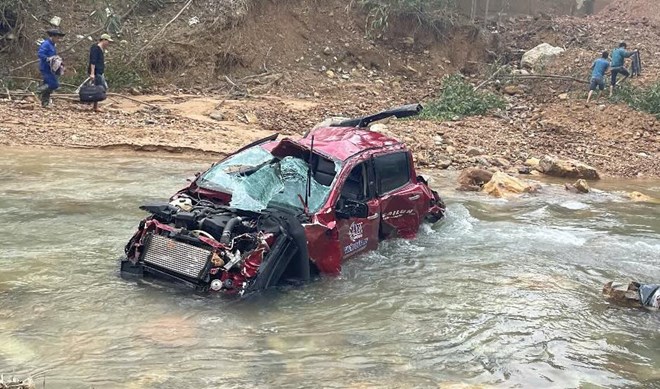 T&agrave;i xế xe tải g&acirc;y tai nạn giao th&ocirc;ng nghi&ecirc;m trọng tr&ecirc;n cao tốc La Sơn - h&ograve;a Li&ecirc;n - Ảnh 2.