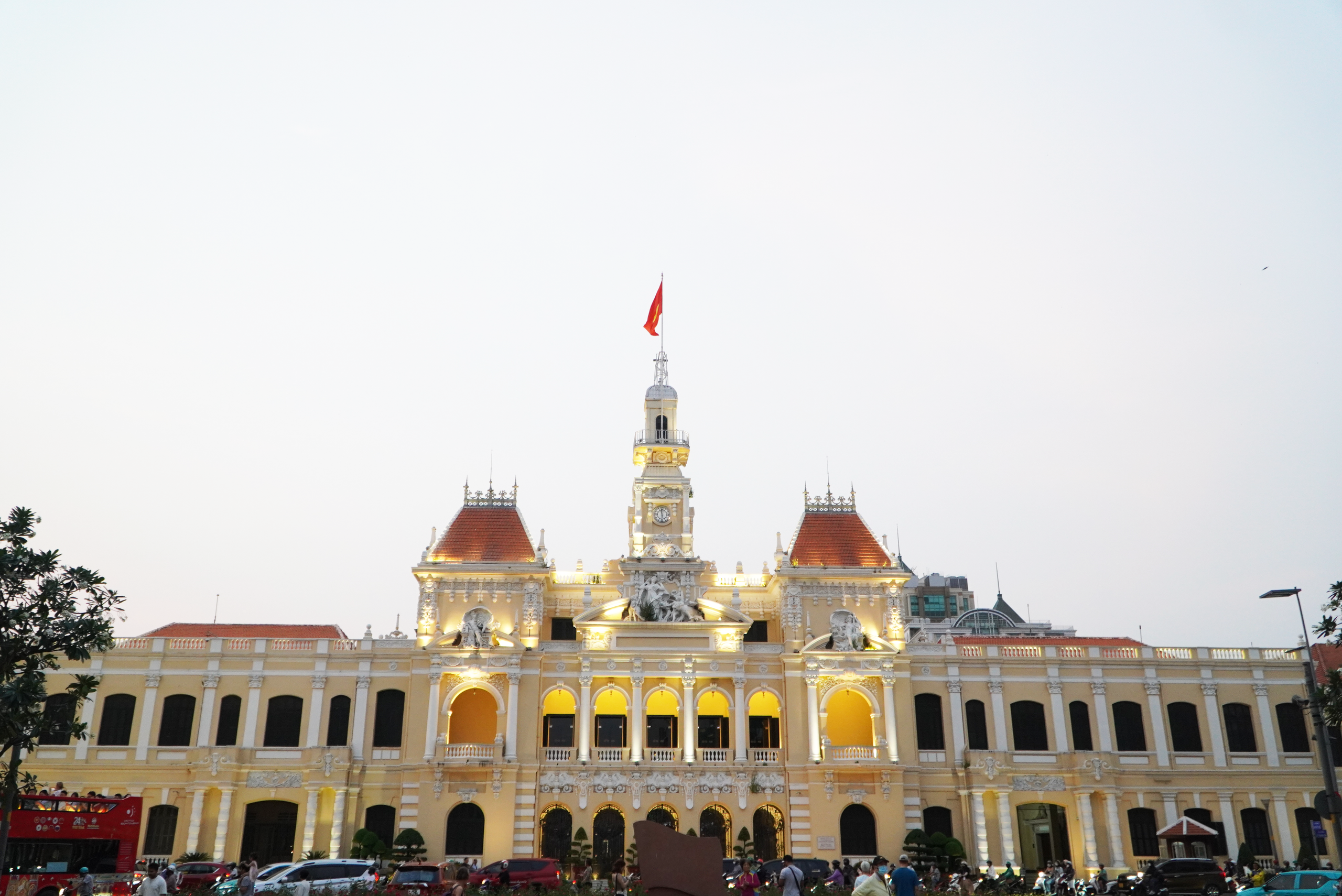TPHCM siết c&aacute;c đo&agrave;n đi nước ngo&agrave;i bằng ng&acirc;n s&aacute;ch - Ảnh 1.
