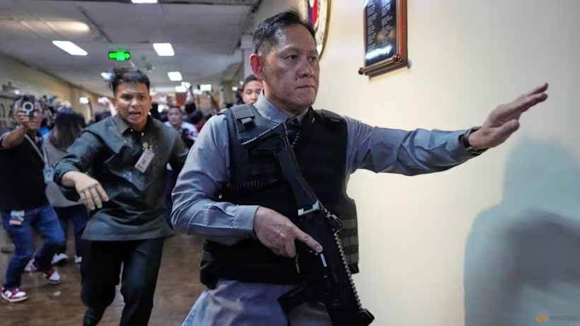 Súng nổ tại thượng viện Philippines khi ICC yêu cầu bắt giữ một cựu cảnh sát trưởng - Ảnh 1.