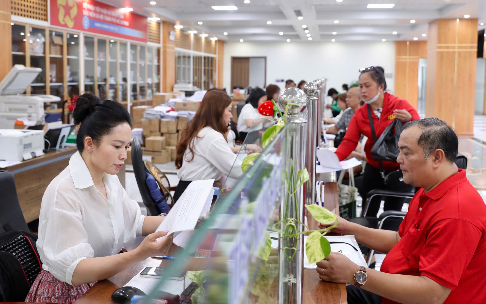 Rút BHXH một lần: Đa dạng cách nộp, hết cảnh mỏi mòn chờ đợi