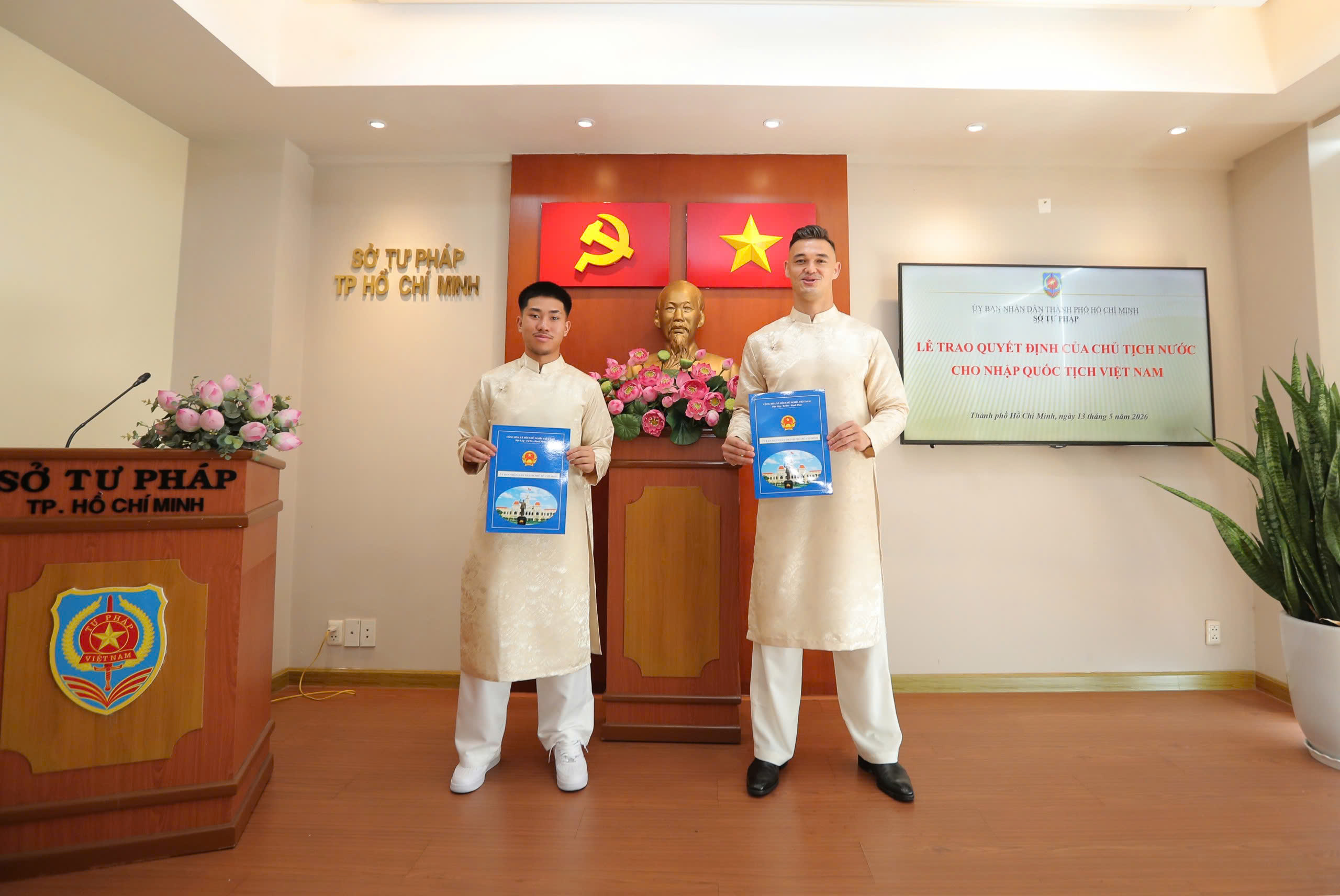 Khoa Ng&ocirc; v&agrave; Patrik L&ecirc; Giang ch&iacute;nh thức nhập tịch, chờ Kim Sang-sik gọi t&ecirc;n - Ảnh 8.