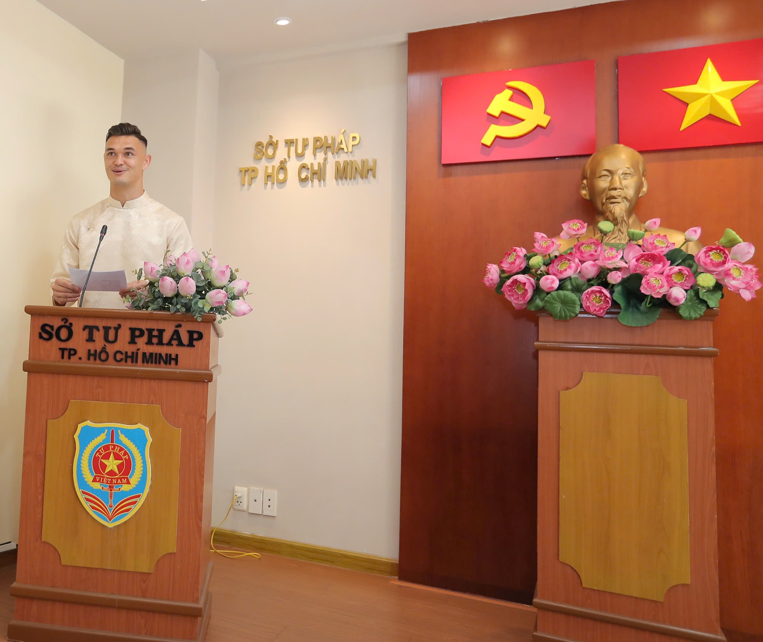 Khoa Ng&ocirc; v&agrave; Patrik L&ecirc; Giang ch&iacute;nh thức nhập tịch, chờ HLV Kim Sang-sik gọi t&ecirc;n - Ảnh 3.