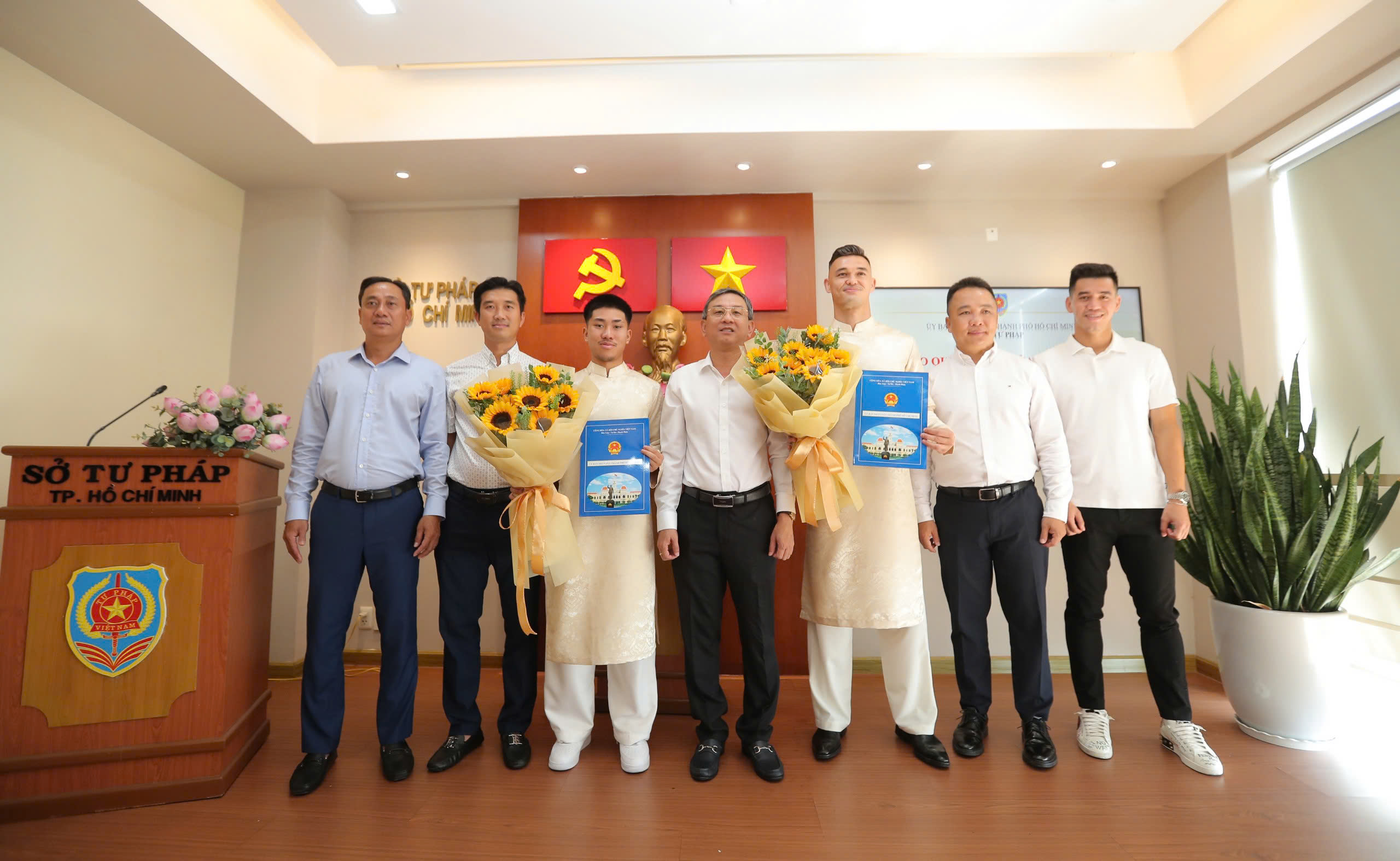 Khoa Ng&ocirc; v&agrave; Patrik L&ecirc; Giang ch&iacute;nh thức nhập tịch, chờ HLV Kim Sang-sik gọi t&ecirc;n - Ảnh 6.