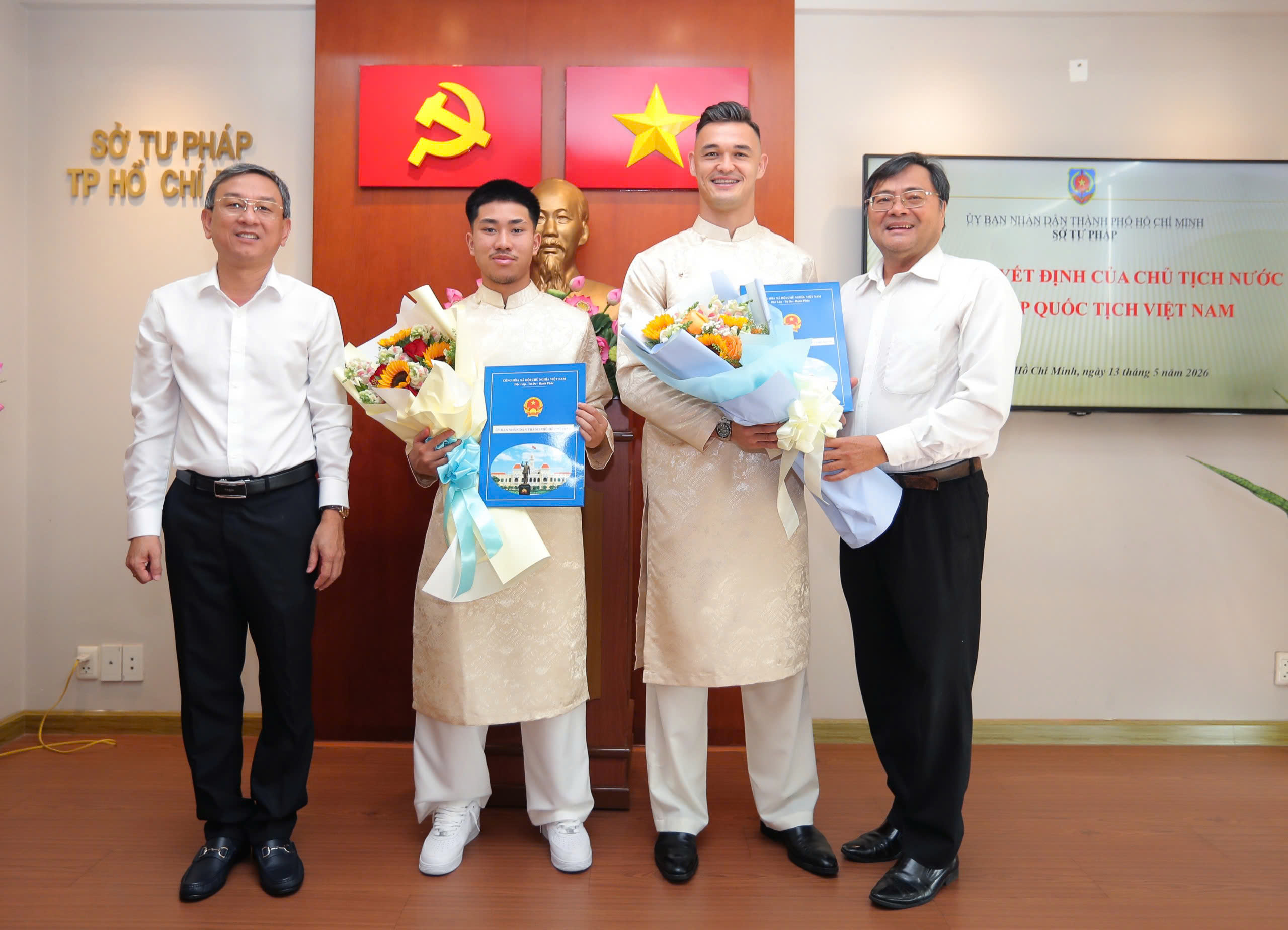 Khoa Ng&ocirc; v&agrave; Patrik L&ecirc; Giang ch&iacute;nh thức nhập tịch, chờ HLV Kim Sang-sik gọi t&ecirc;n - Ảnh 5.
