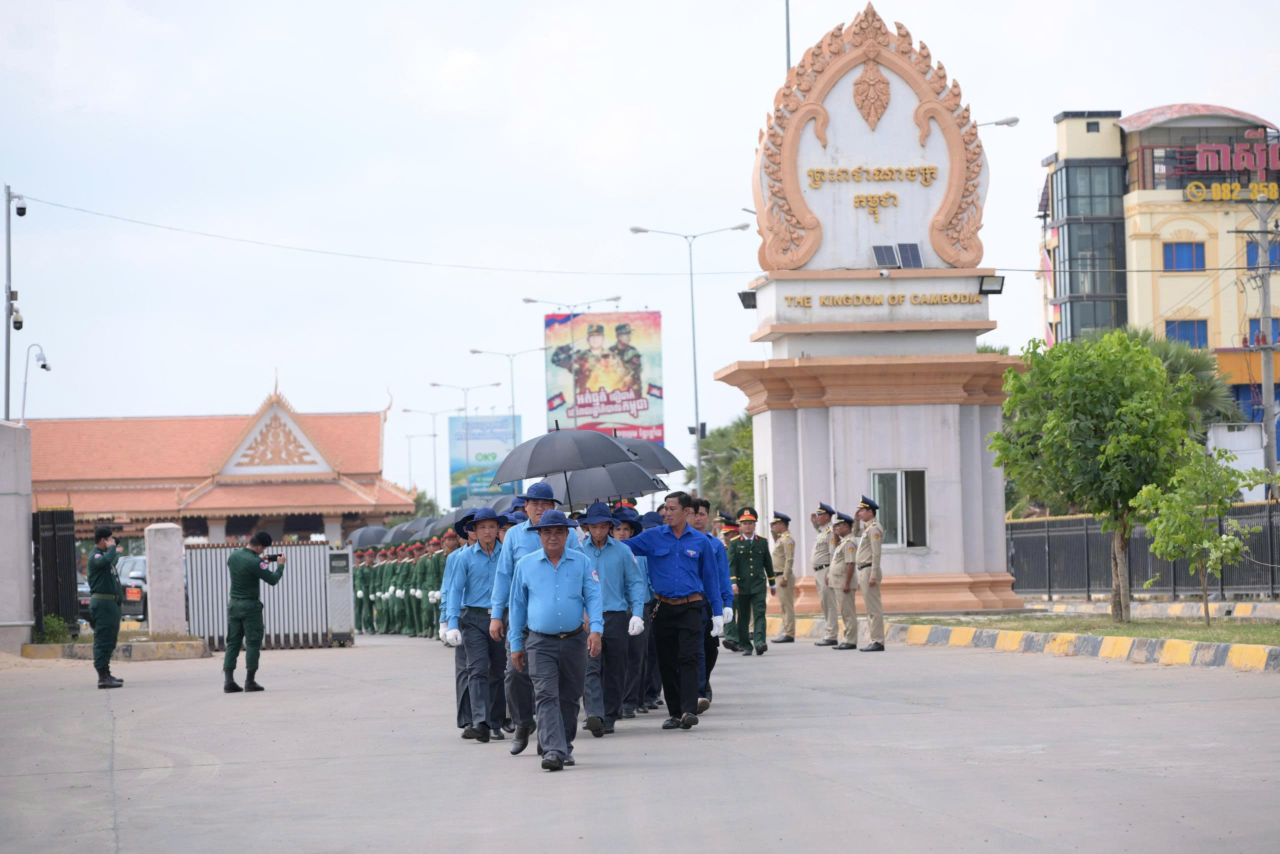 L&atilde;nh đạo tỉnh T&acirc;y ninh ph&aacute;t biểu x&uacute;c động tại lễ đ&oacute;n 158 h&agrave;i cốt liệt sĩ về từ Campuchia - Ảnh 1.