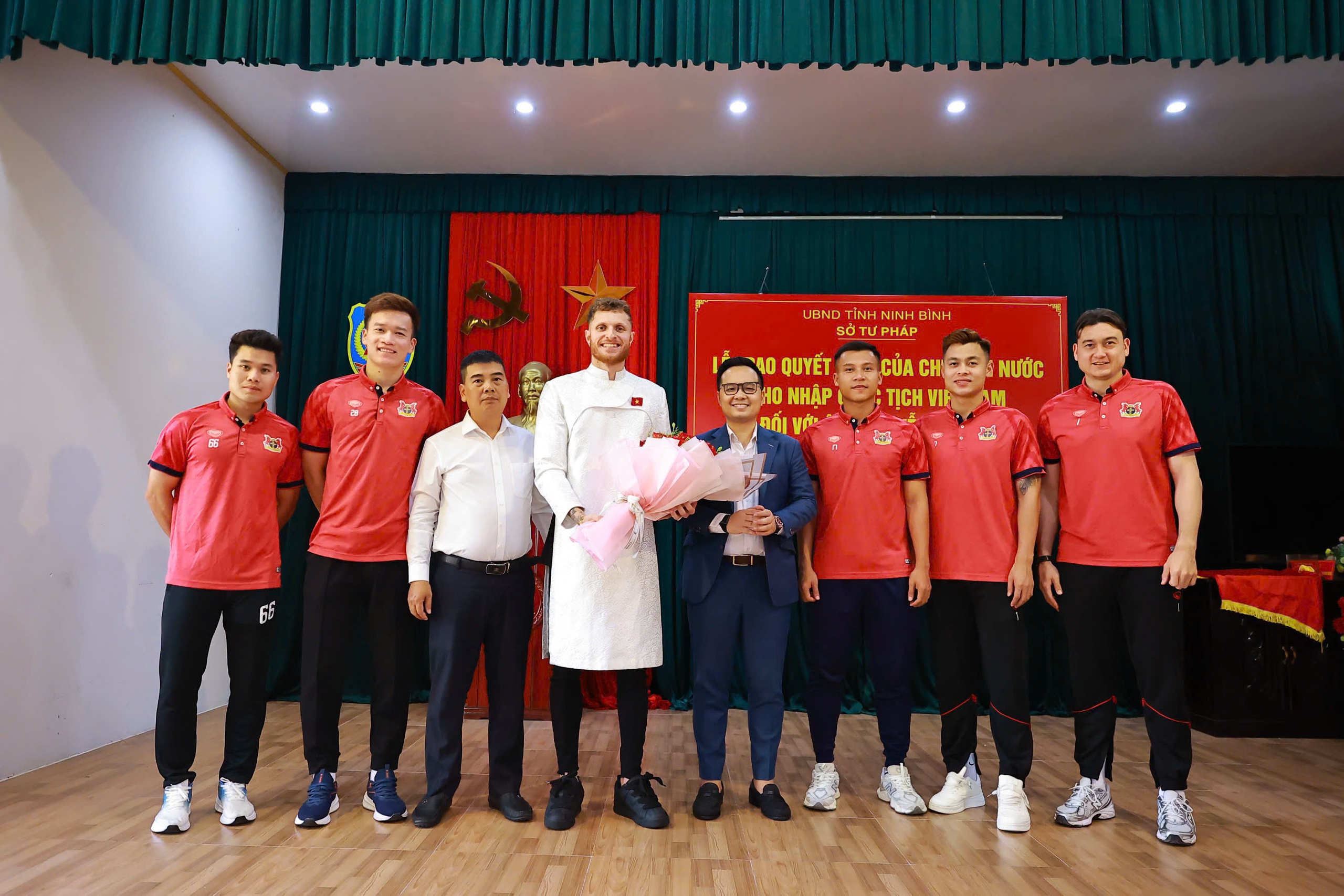 Khoa Ng&ocirc; v&agrave; Patrik L&ecirc; Giang ch&iacute;nh thức nhập tịch, chờ HLV Kim Sang-sik gọi t&ecirc;n - Ảnh 7.