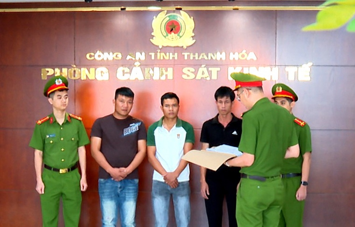 Khởi tố 3 người đàn ông mua heo bị dịch tả về giết mổ bán ra thị trường - Ảnh 1.