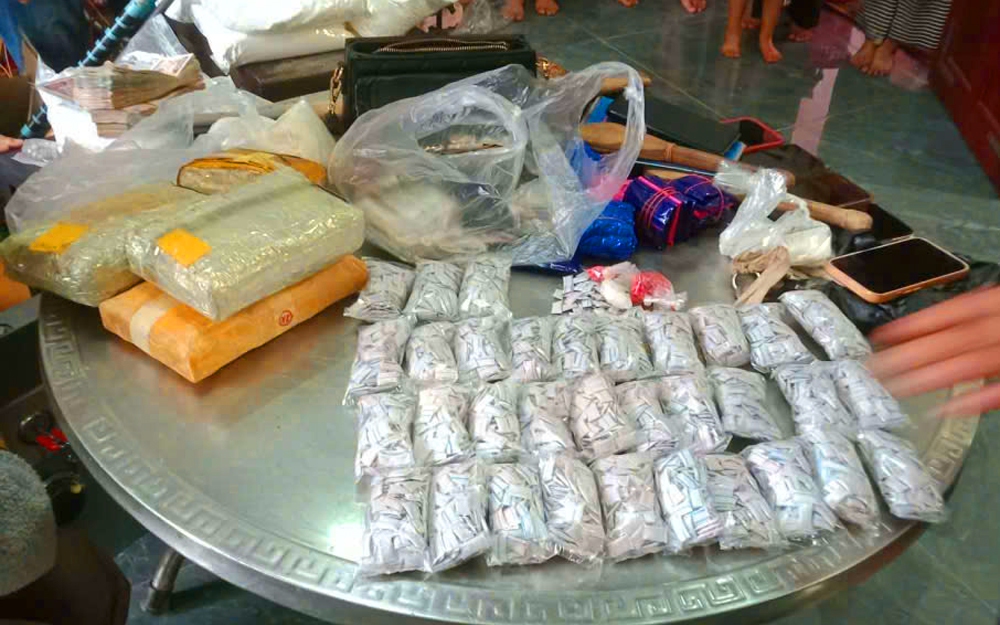 Phá đường dây ma túy xuyên quốc gia, thu giữ 23 kg ma túy cùng 1 khẩu súng
